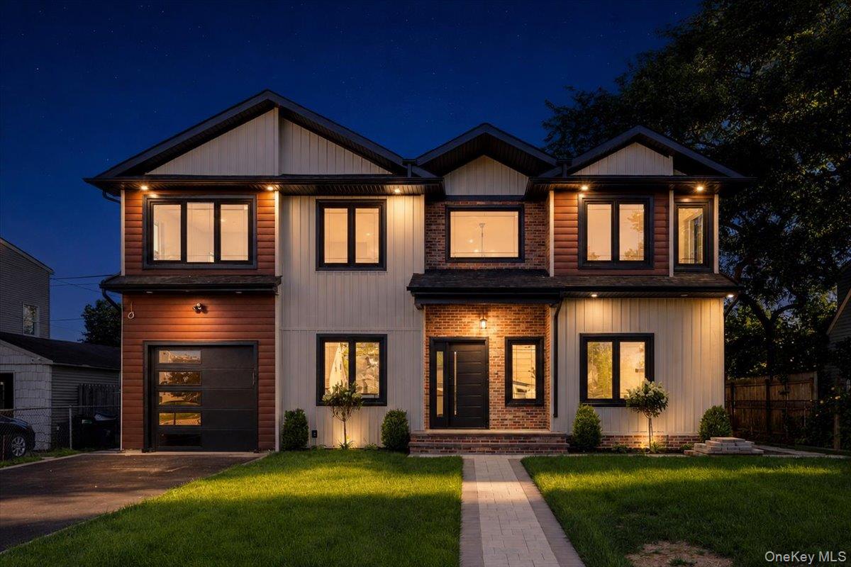 112 Old Oak Lane, Levittown NY 11756