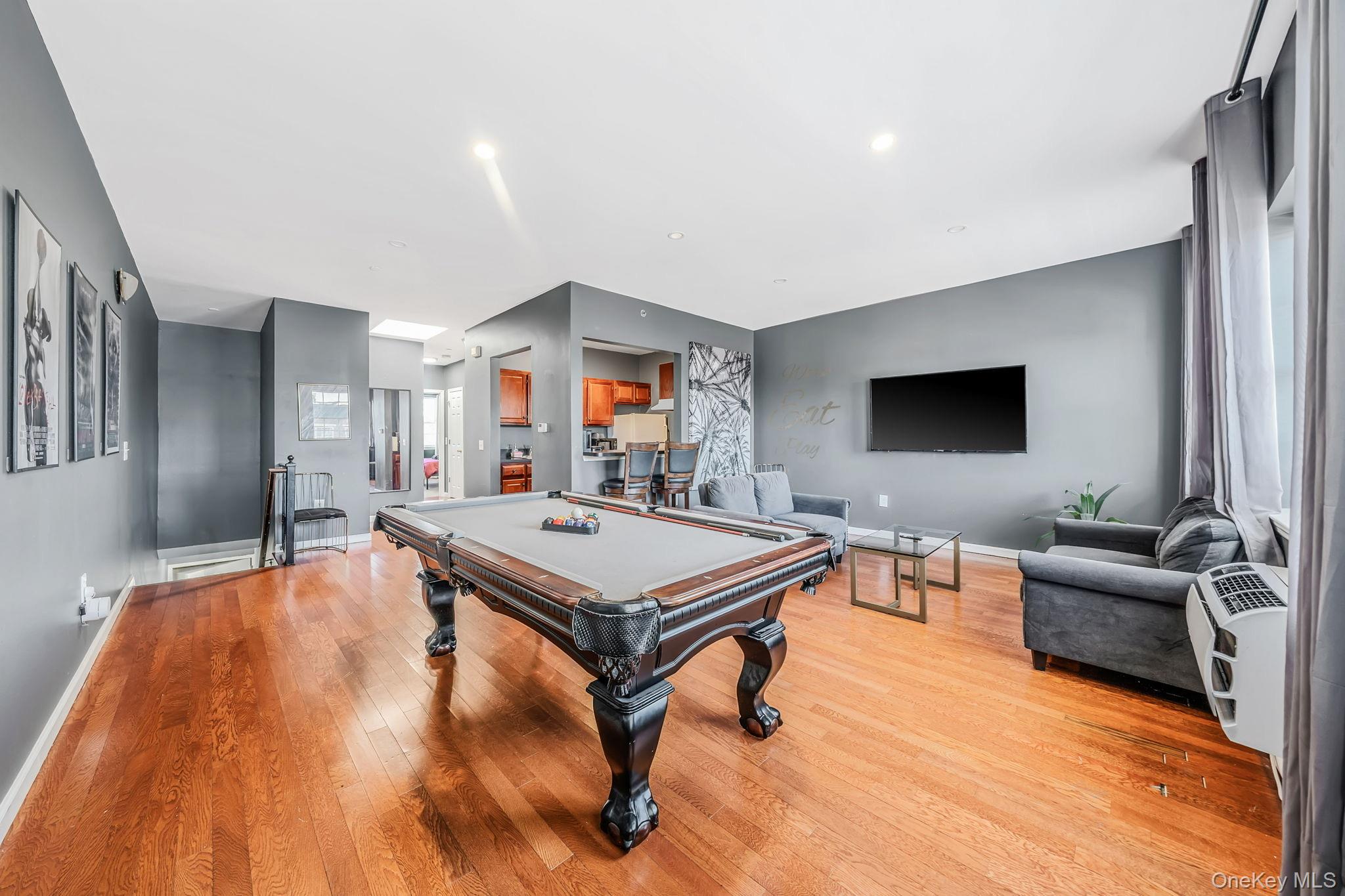 821 Prospect Avenue, Westbury NY 11590