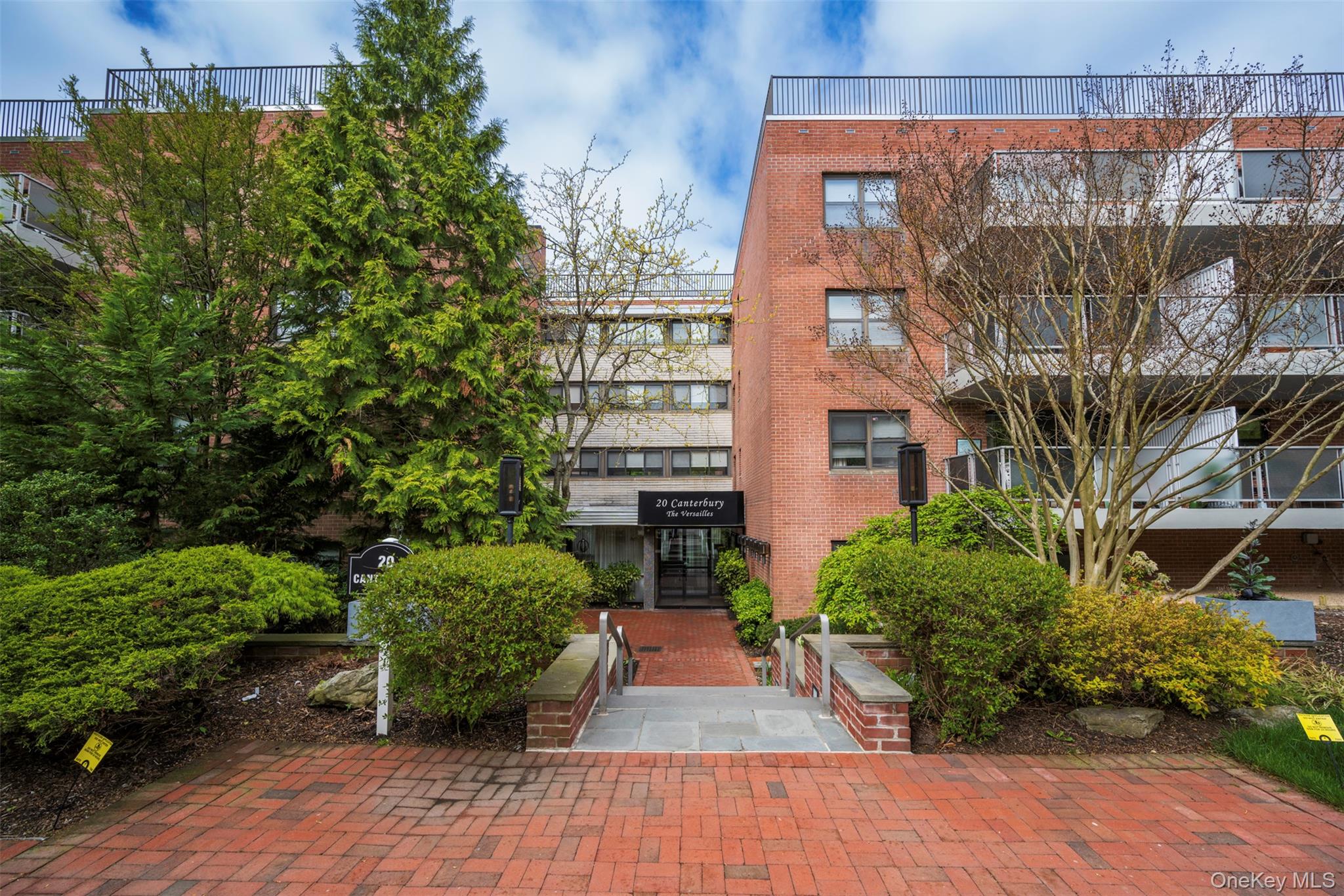 20 Canterbury Road Unit 3A, Great Neck NY 11021