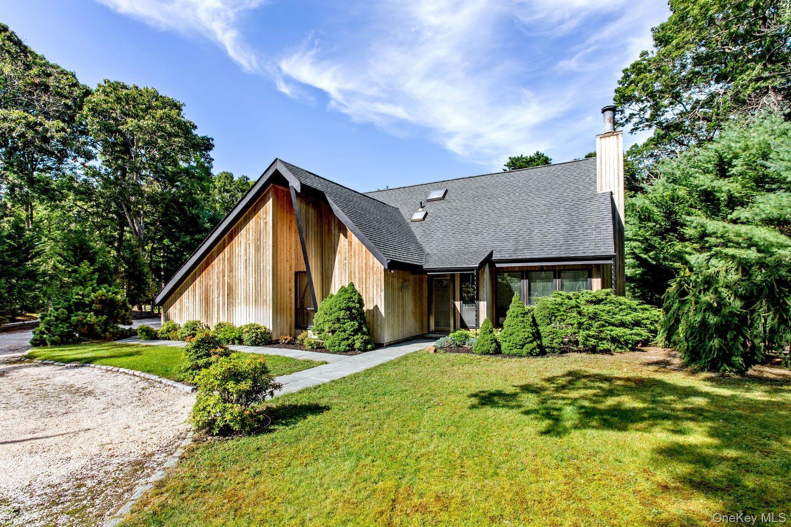 6 Strathmore Court, Remsenburg NY 11960
