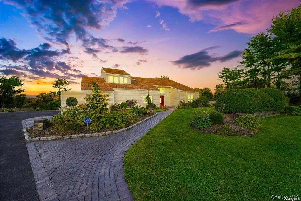 4 Jester Court, Dix Hills NY 11746