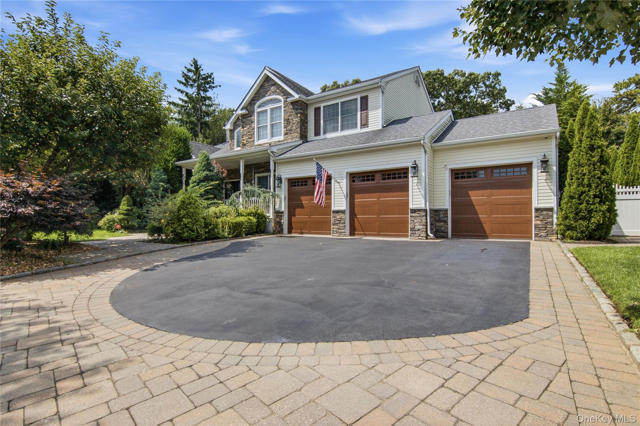 6 Hayloft Court, Smithtown NY 11787
