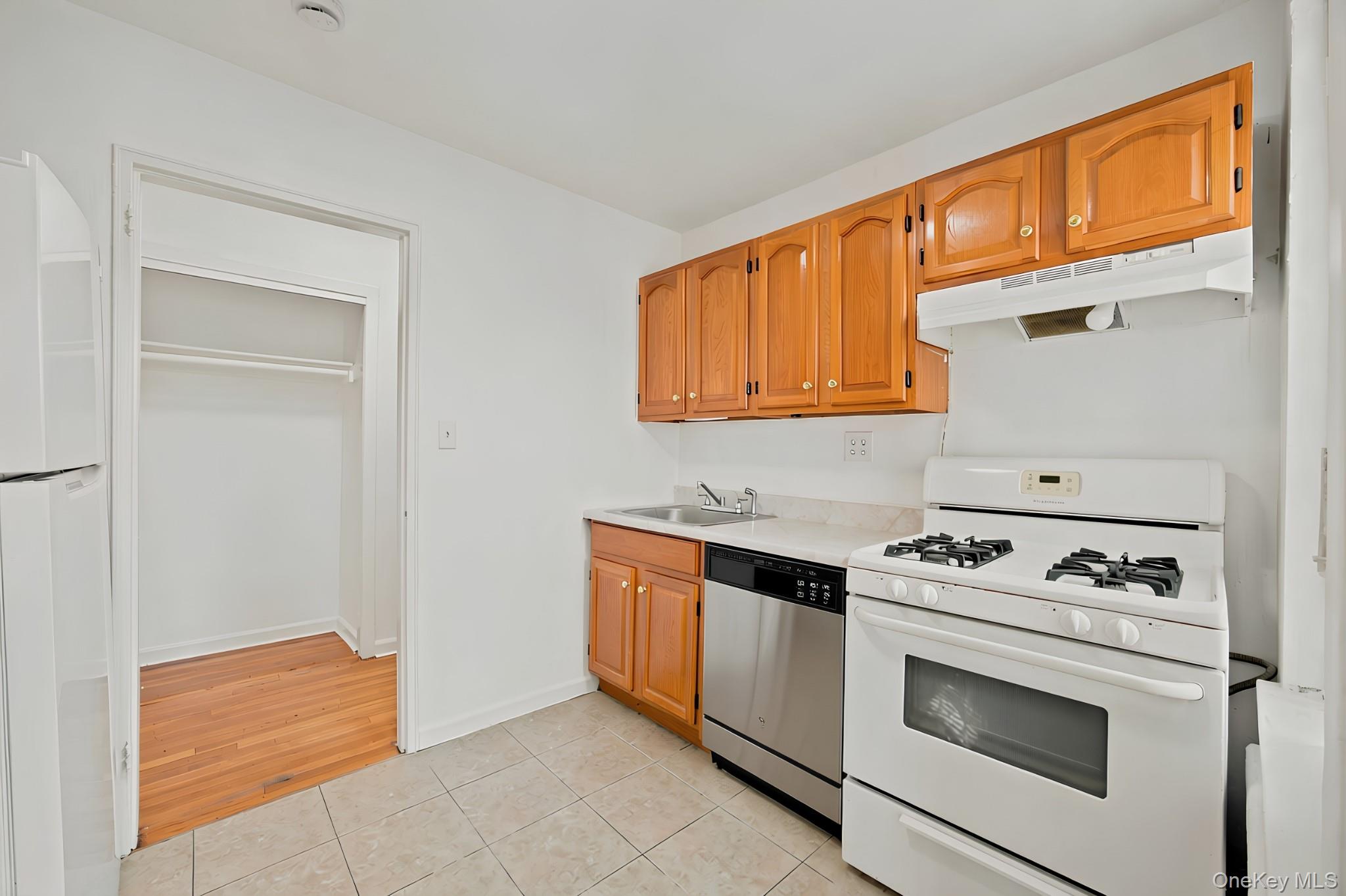 67-07 Yellowstone Boulevard Unit 6F, Forest Hills NY 11375