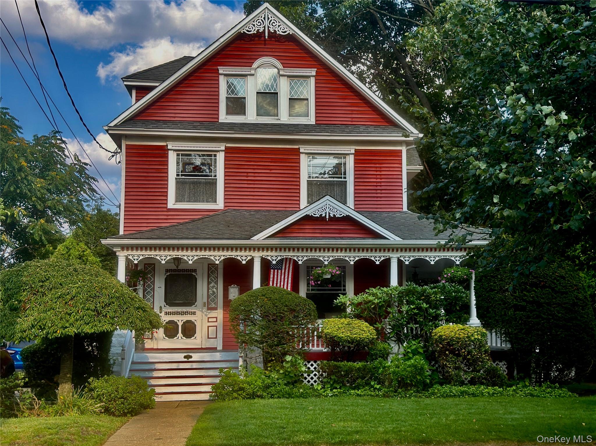 35 Lee Avenue, Rockville Centre NY 11570