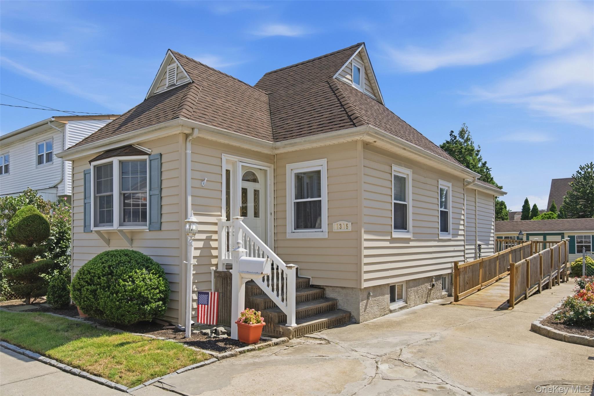 1315 Scimitar Avenue, Elmont NY 11003