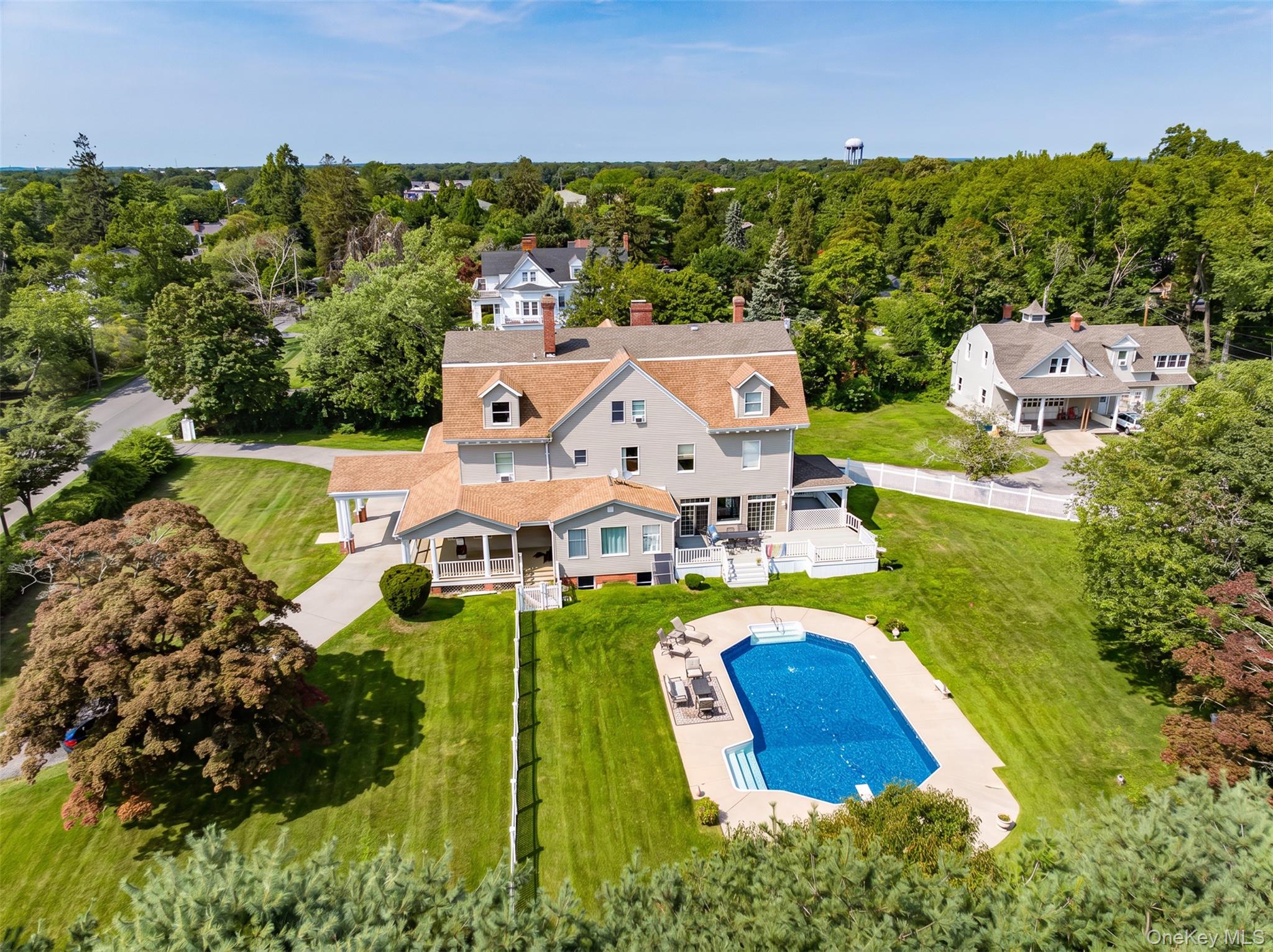 45 S Penataquit Avenue, Bay Shore NY 11706