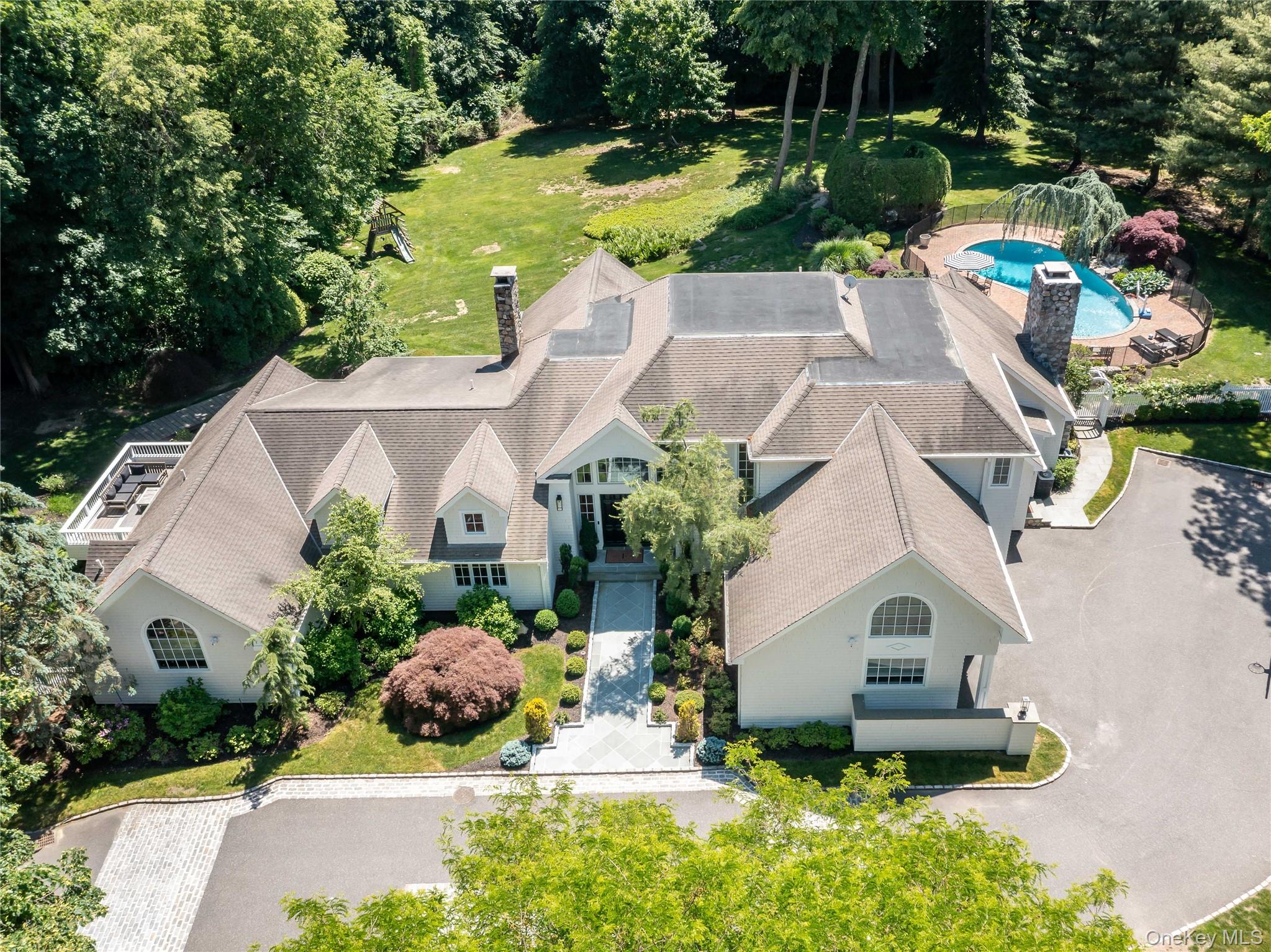 91 Woodhollow Court, Muttontown NY 11791