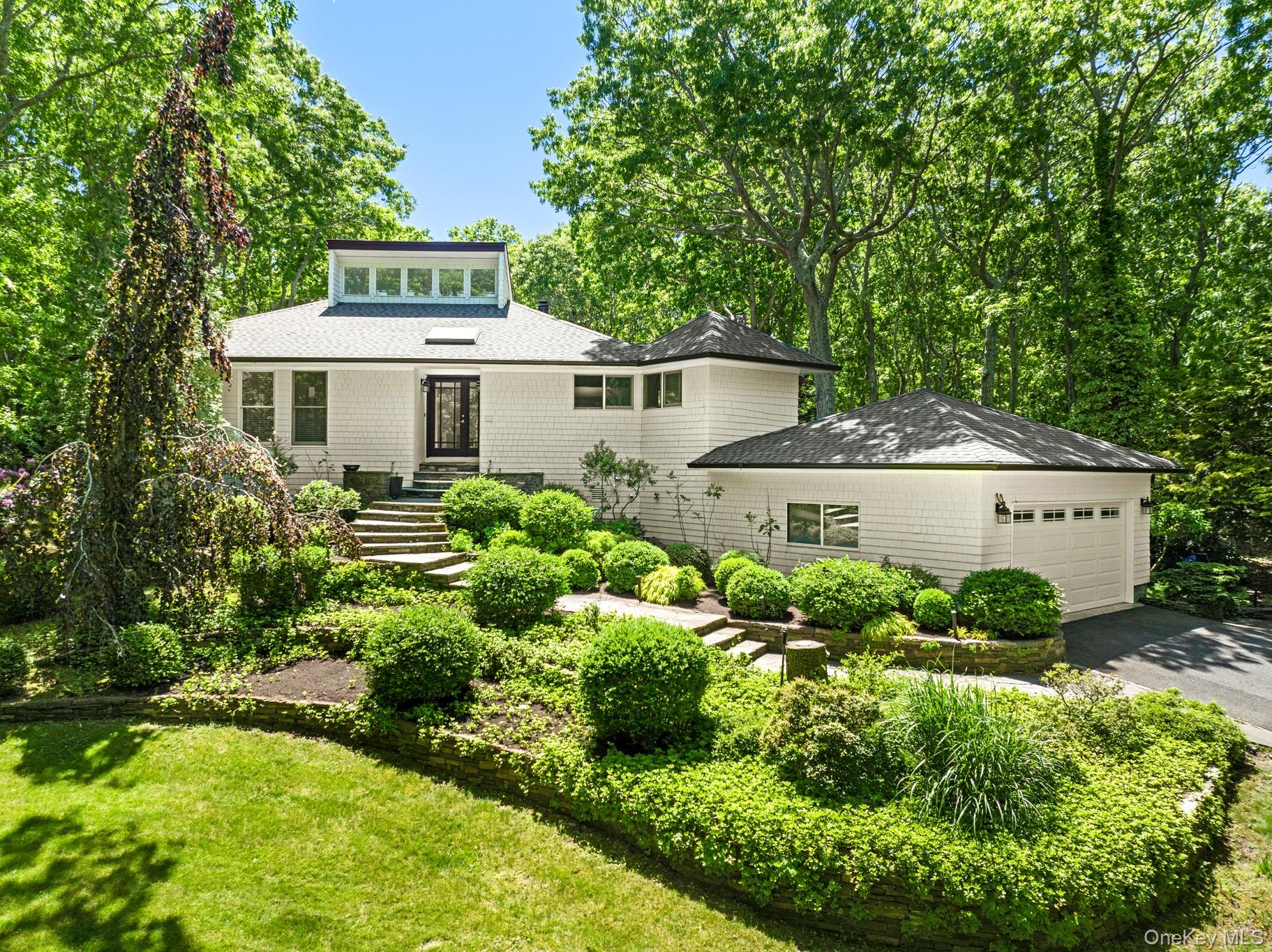 39 Peconic Hills Drive, Southampton NY 11968