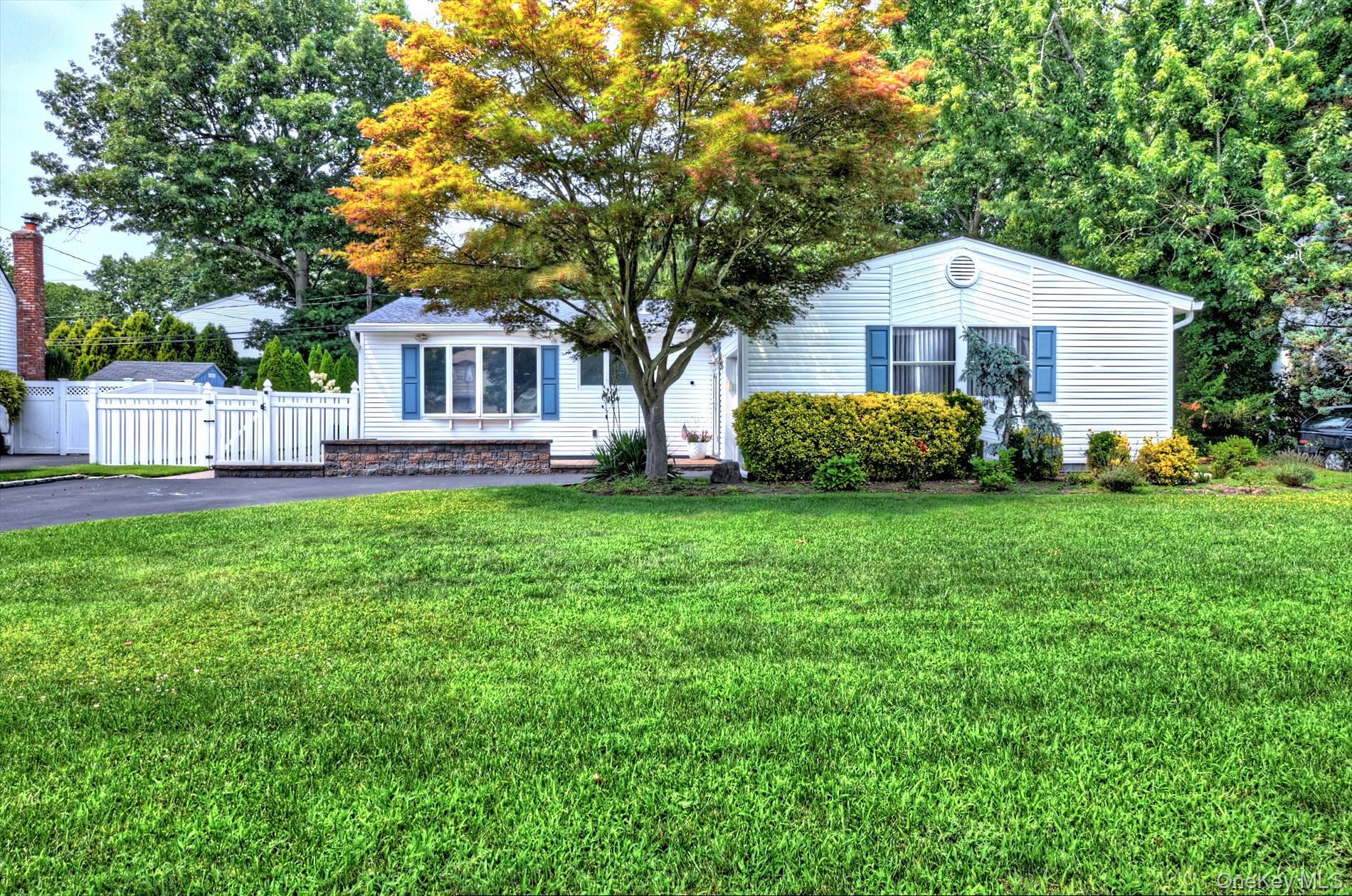 116 Shenandoah Boulevard N, Nesconset NY 11767