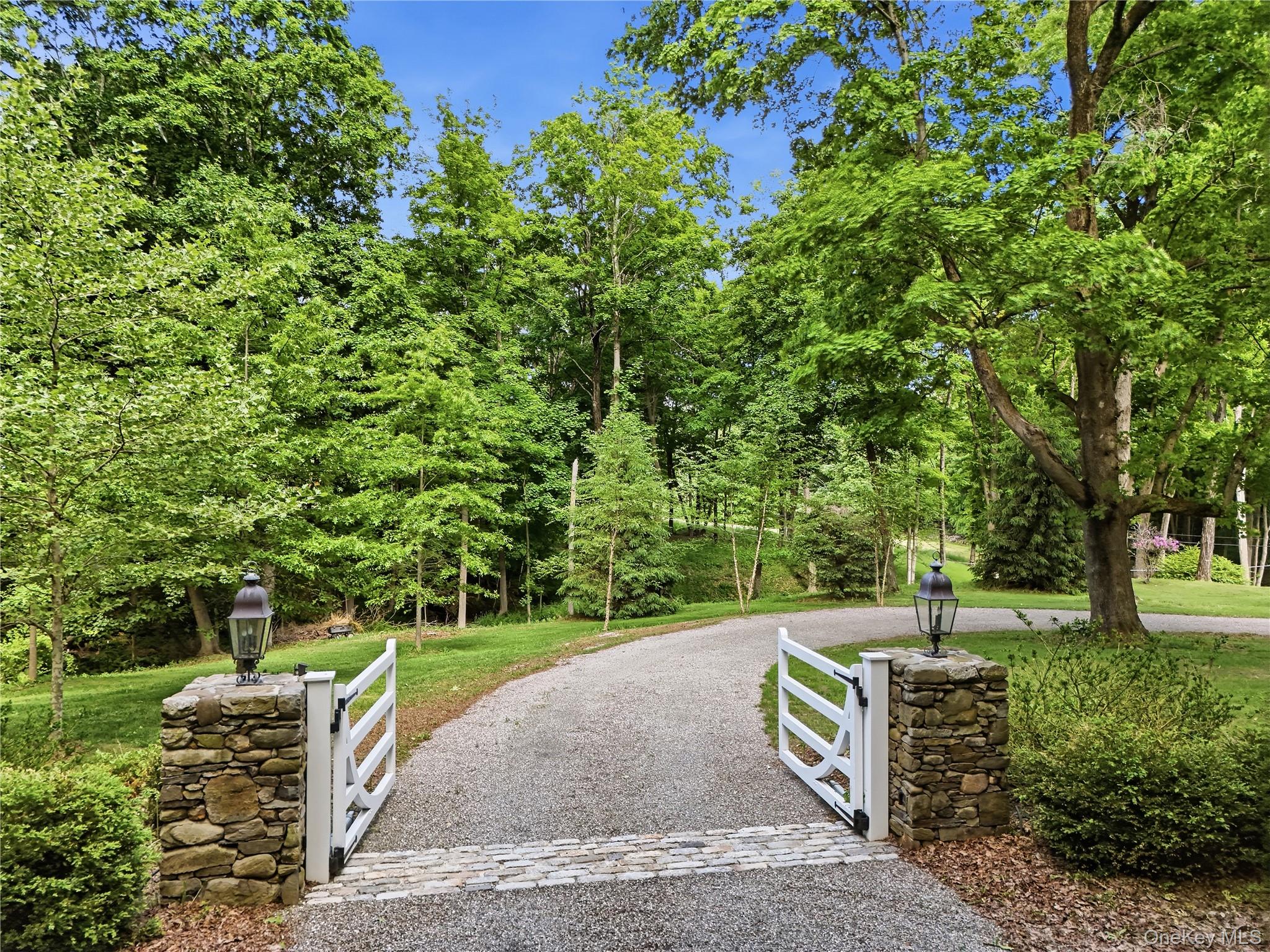 392 Old Quaker Hill Road, Pawling NY 12564