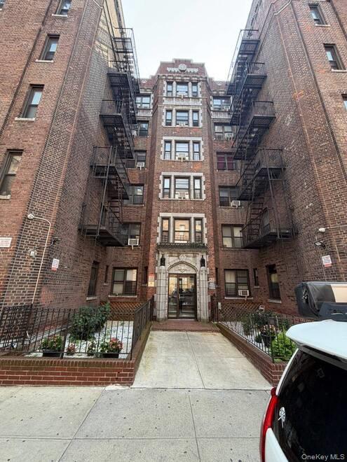 42-02 Layton Street Unit 106, Elmhurst NY 11373
