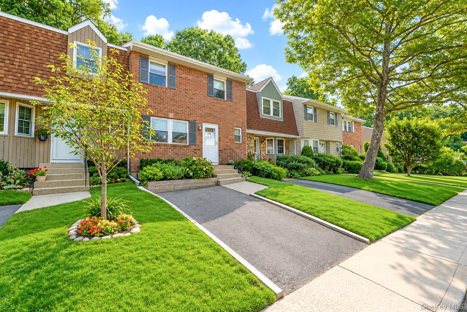 115 Woody Lane, Woodbury NY 11797