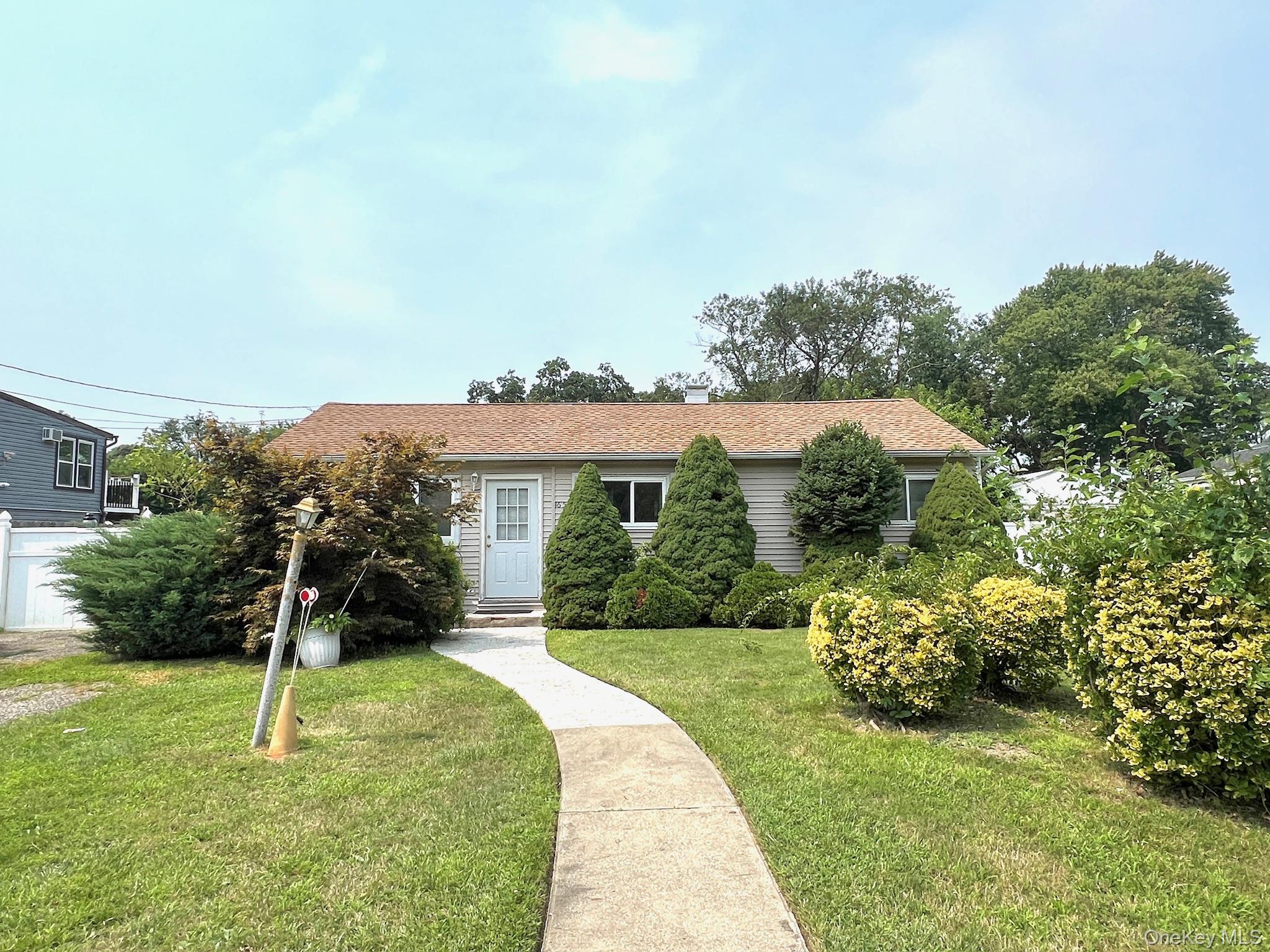1656 N Thompson Drive, Bay Shore NY 11706