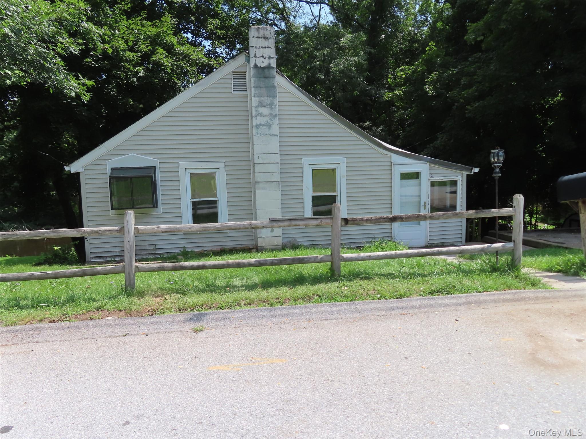 4 Wilbur Road, Pleasant Valley NY 12569