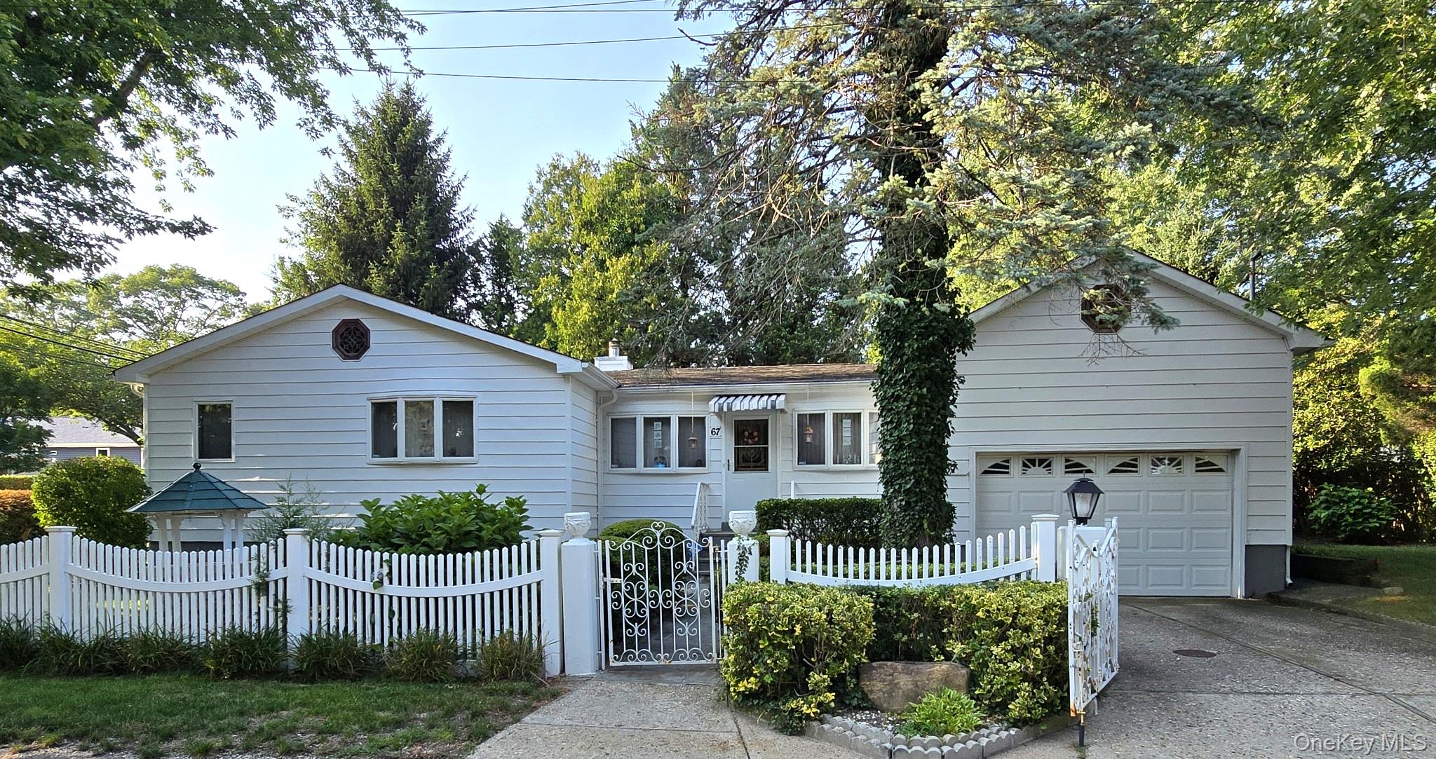 67 King Road, Rocky Point NY 11778