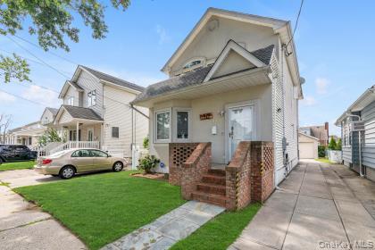 14 N 4th Street, New Hyde Park NY 11040