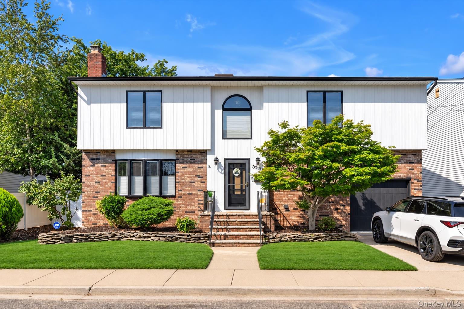 3290 Parkway Drive, Baldwin NY 11510
