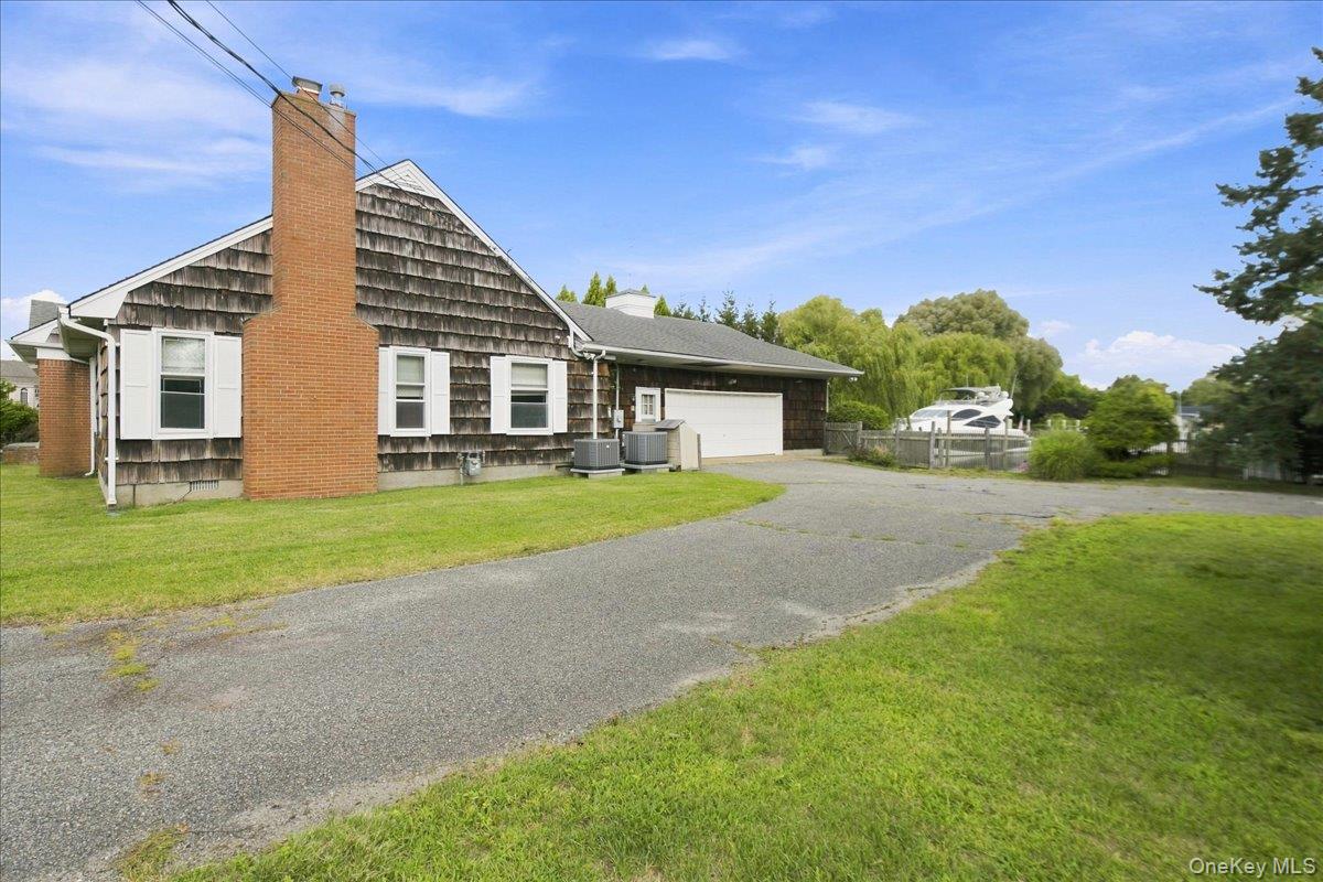 3 The Moor, East Islip NY 11730