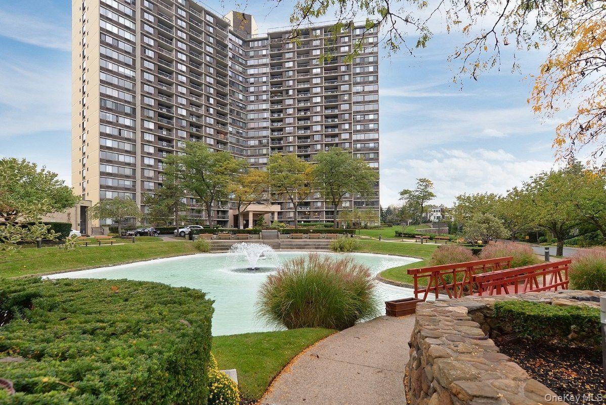 1 Bay Club Drive Unit 18L, Bayside NY 11360
