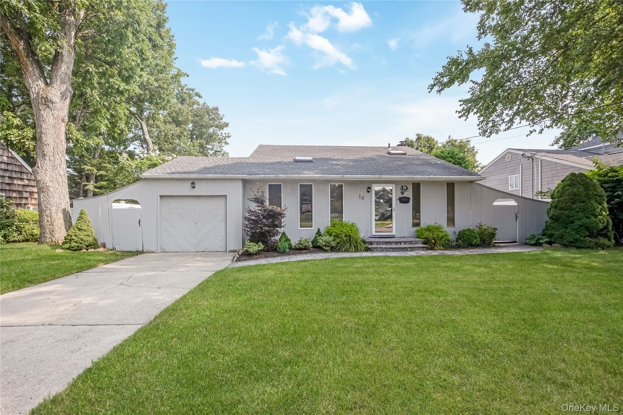 10 Larkin Street, Farmingdale NY 11735
