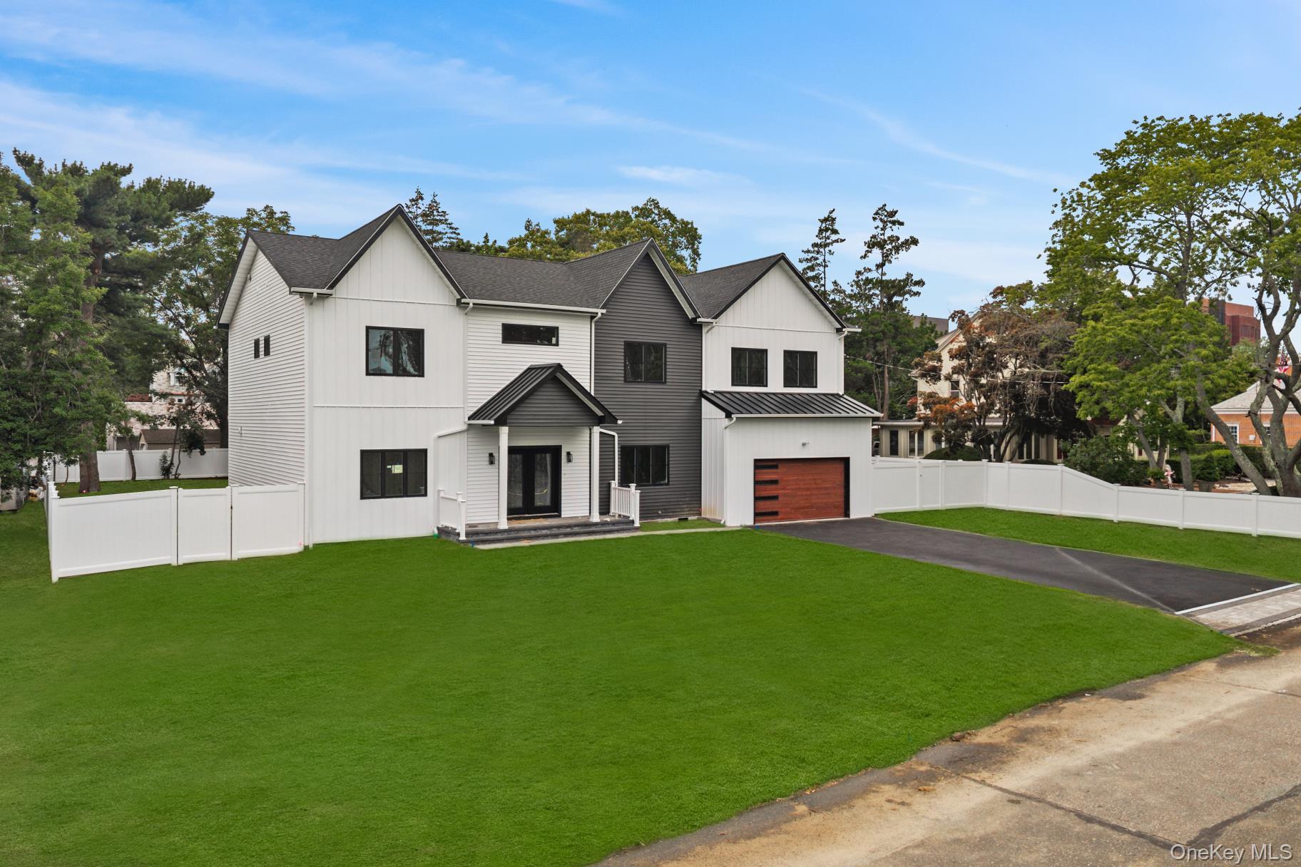 16 S Montgomery Avenue, Bay Shore NY 11706