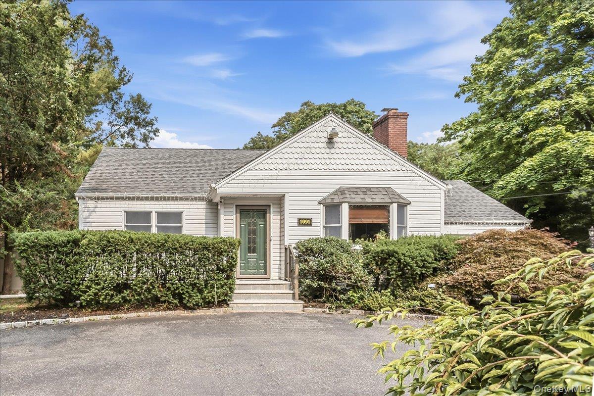 1091 Westminster Avenue, Dix Hills NY 11746