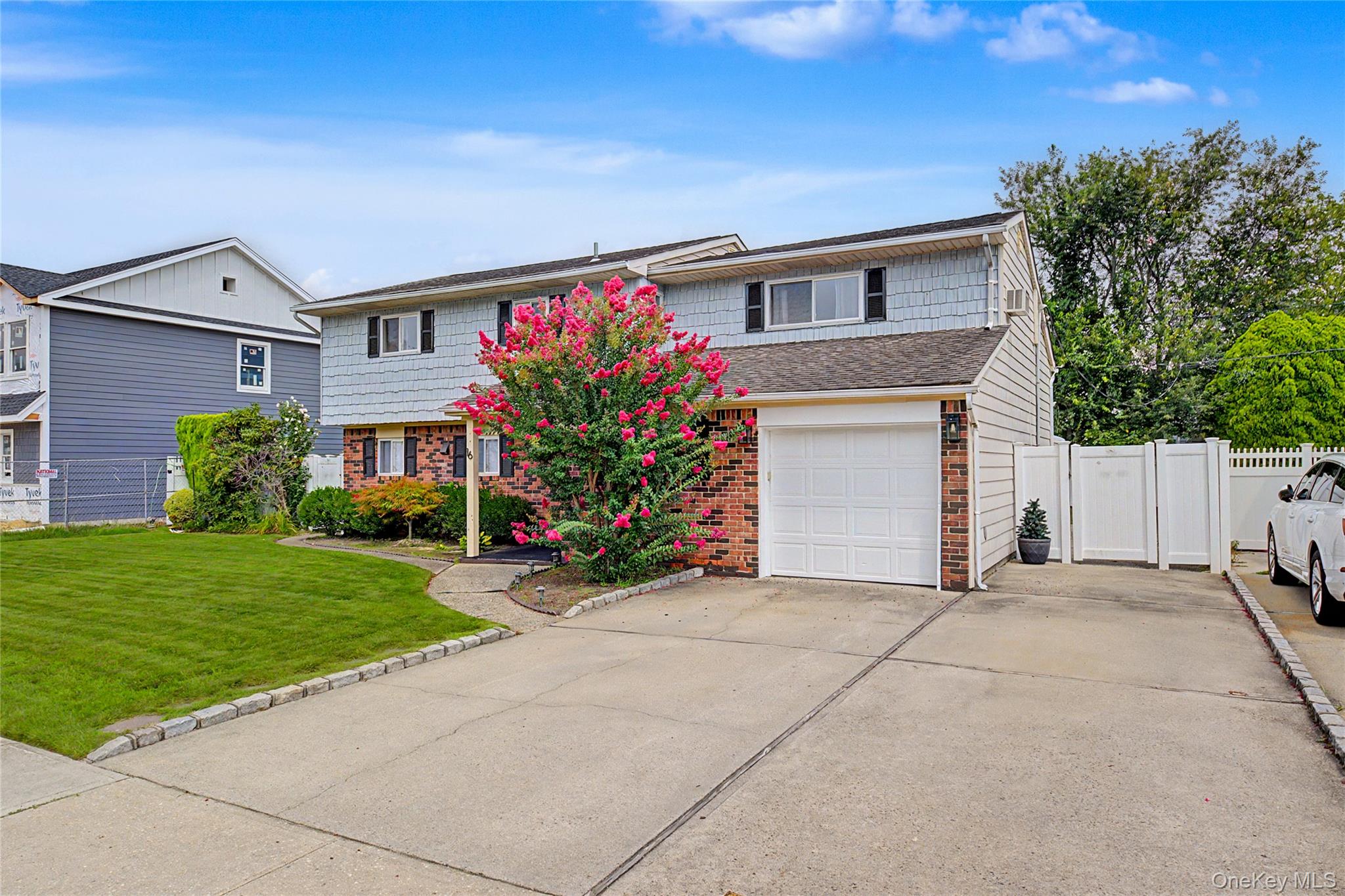 16 Hunt Place, Bethpage NY 11714