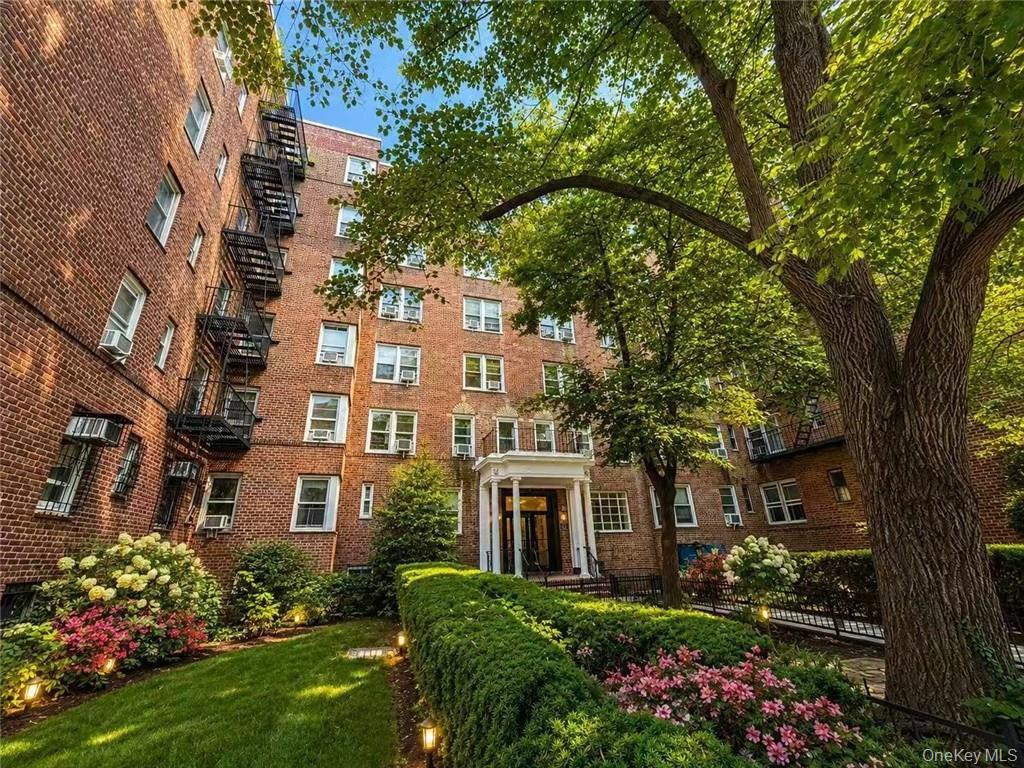8511 34th Avenue Unit 3H, Jackson Heights NY 11372