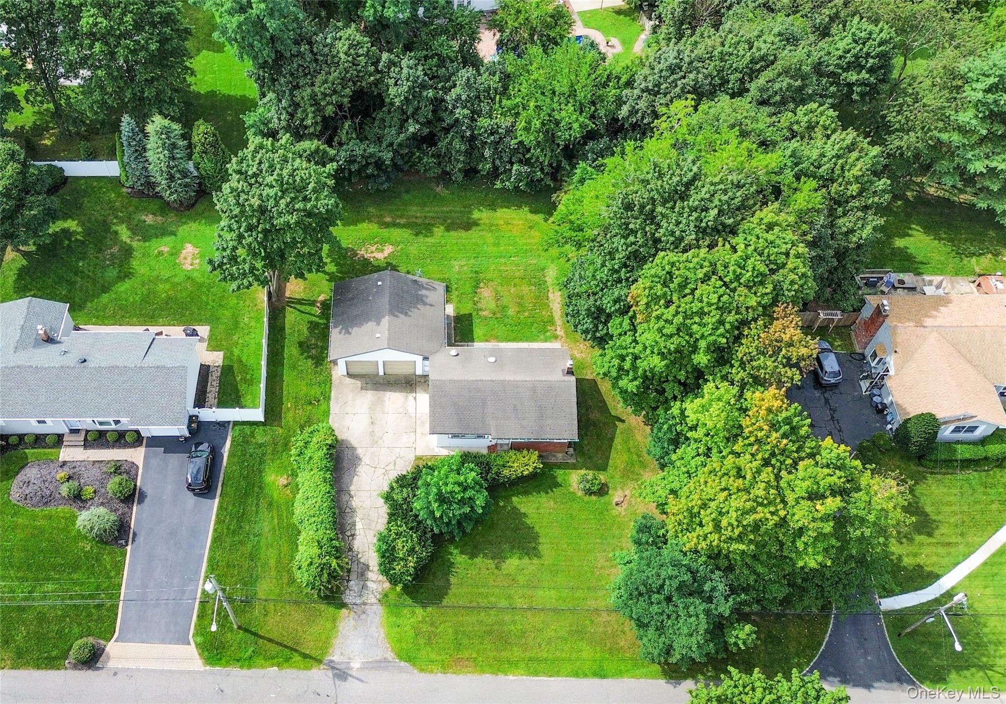 38 Sams Path, Rocky Point NY 11778