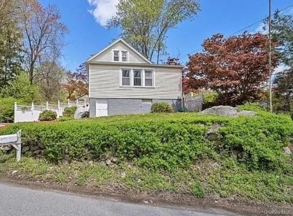 222 N Terry Hill Road, Carmel NY 10512
