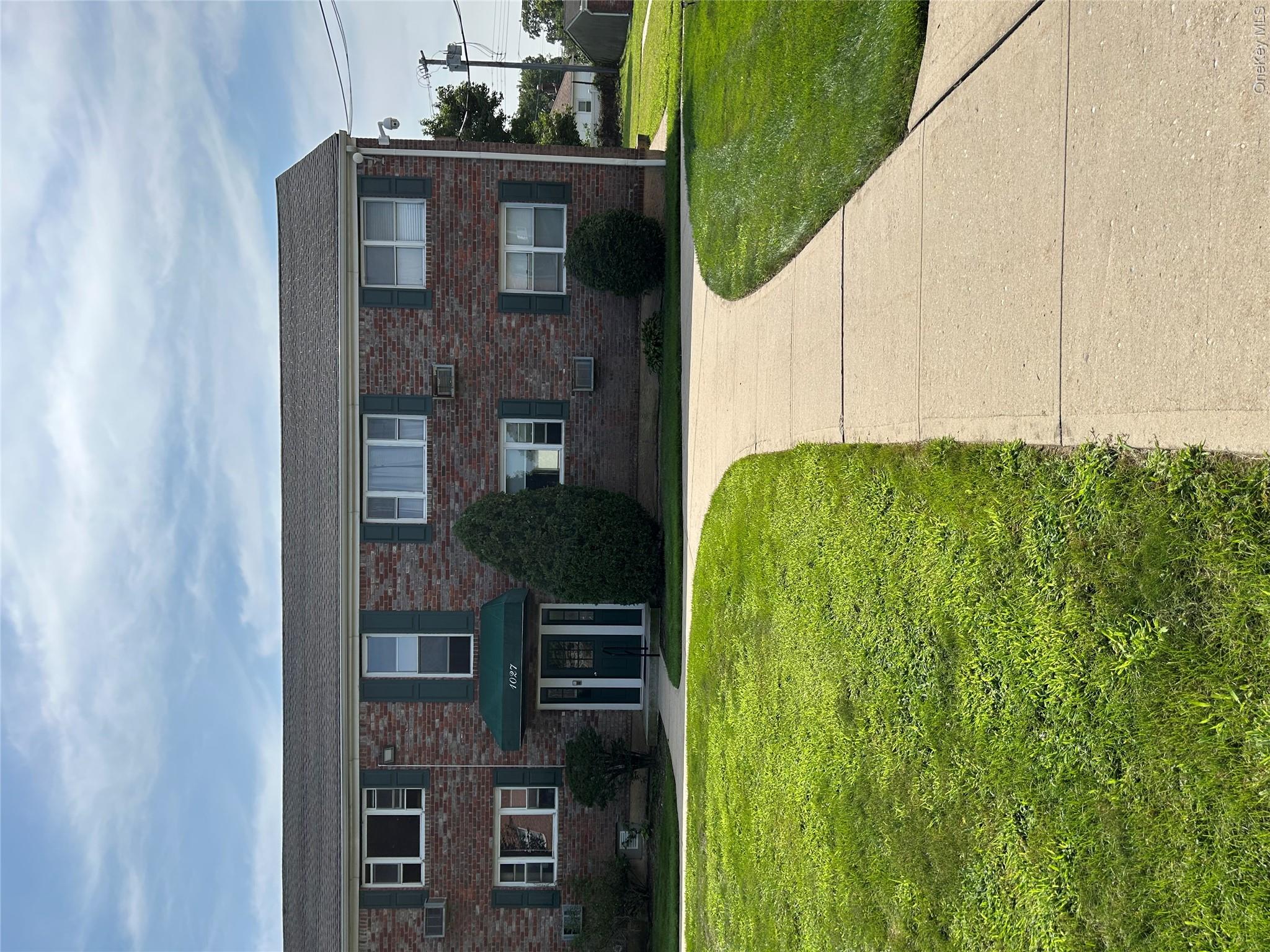1027 Fenwood Drive Unit #3, Valley Stream NY 11580