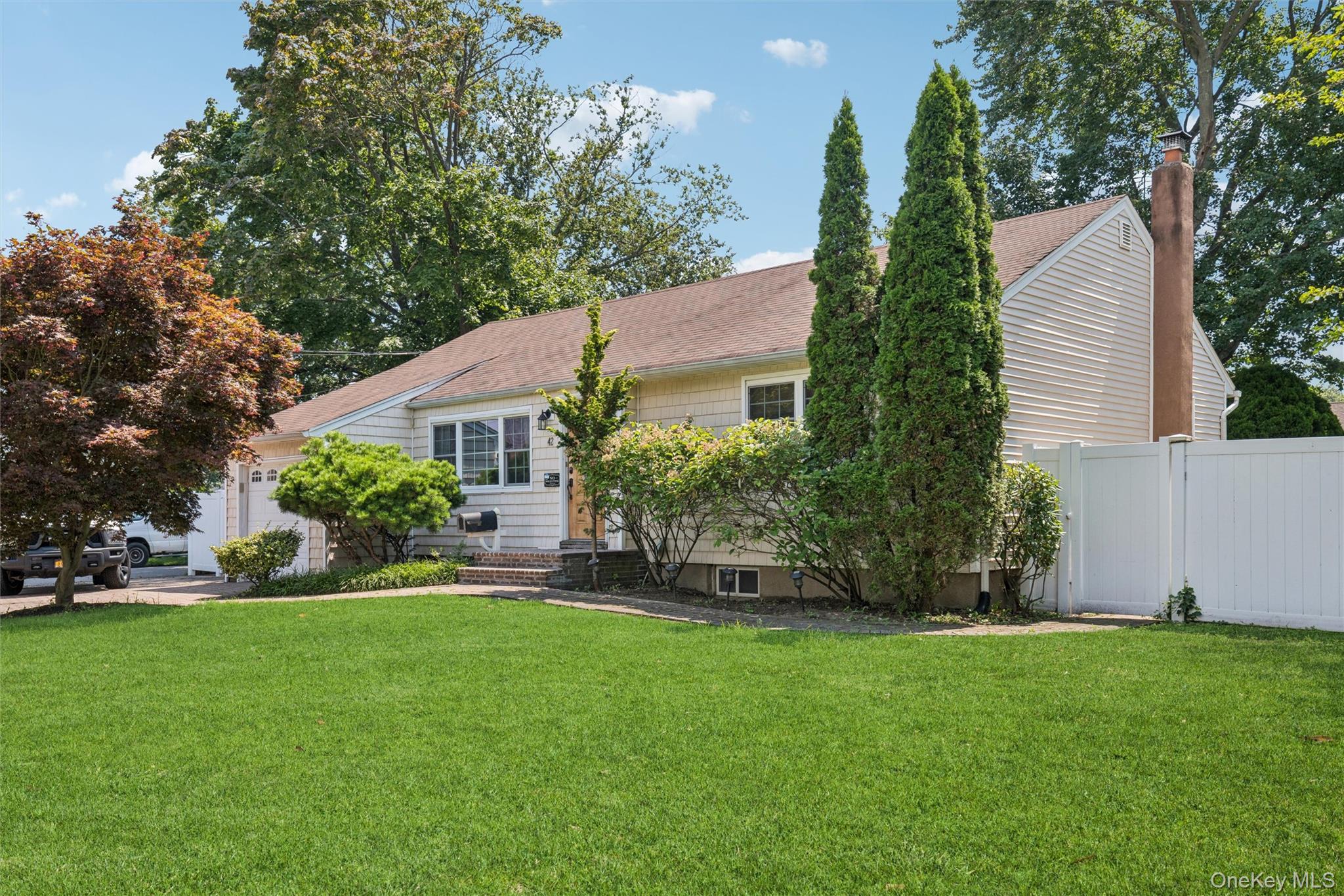 42 Lexington Avenue, West Babylon NY 11704