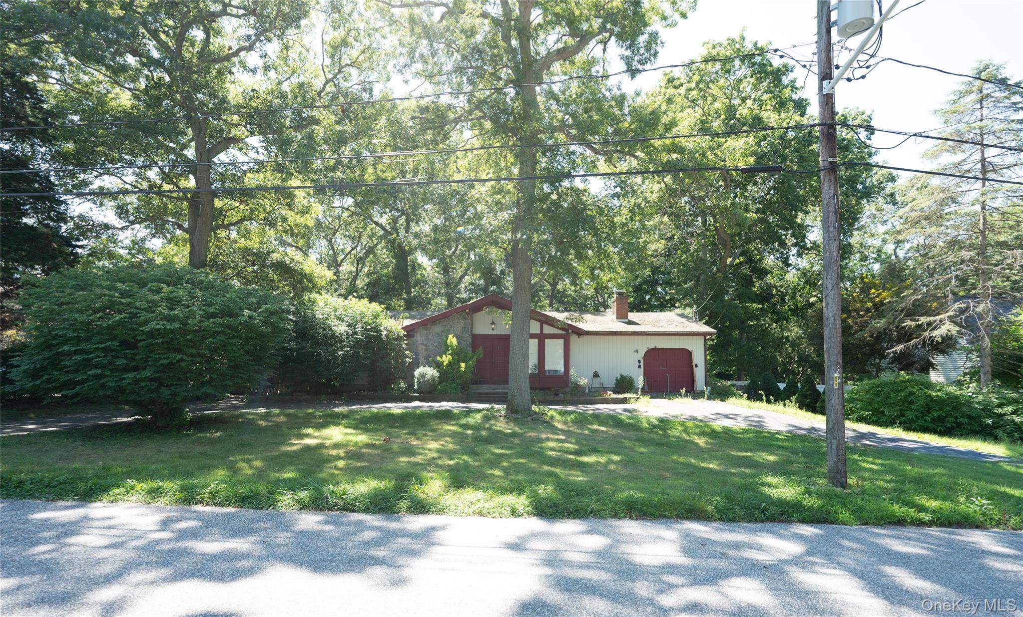 6 loretta Court, Coram NY 11727