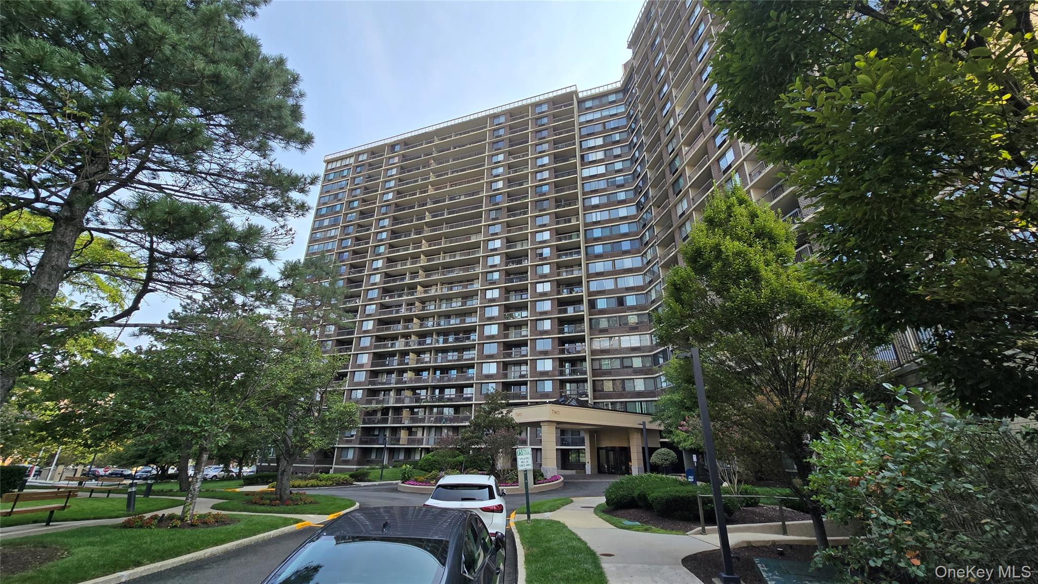 2 Bay Club Dr Unit 10Z3, Bayside NY 11360