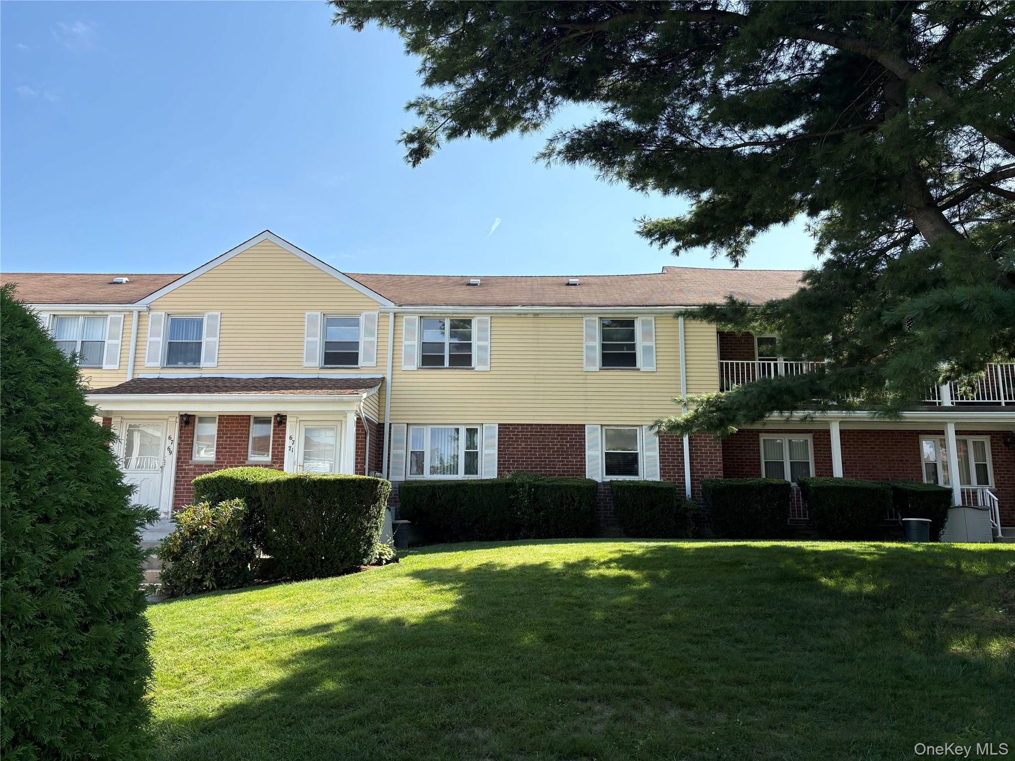 67-71 Cloverdale Lane Unit 148, Oakland Gardens NY 11364