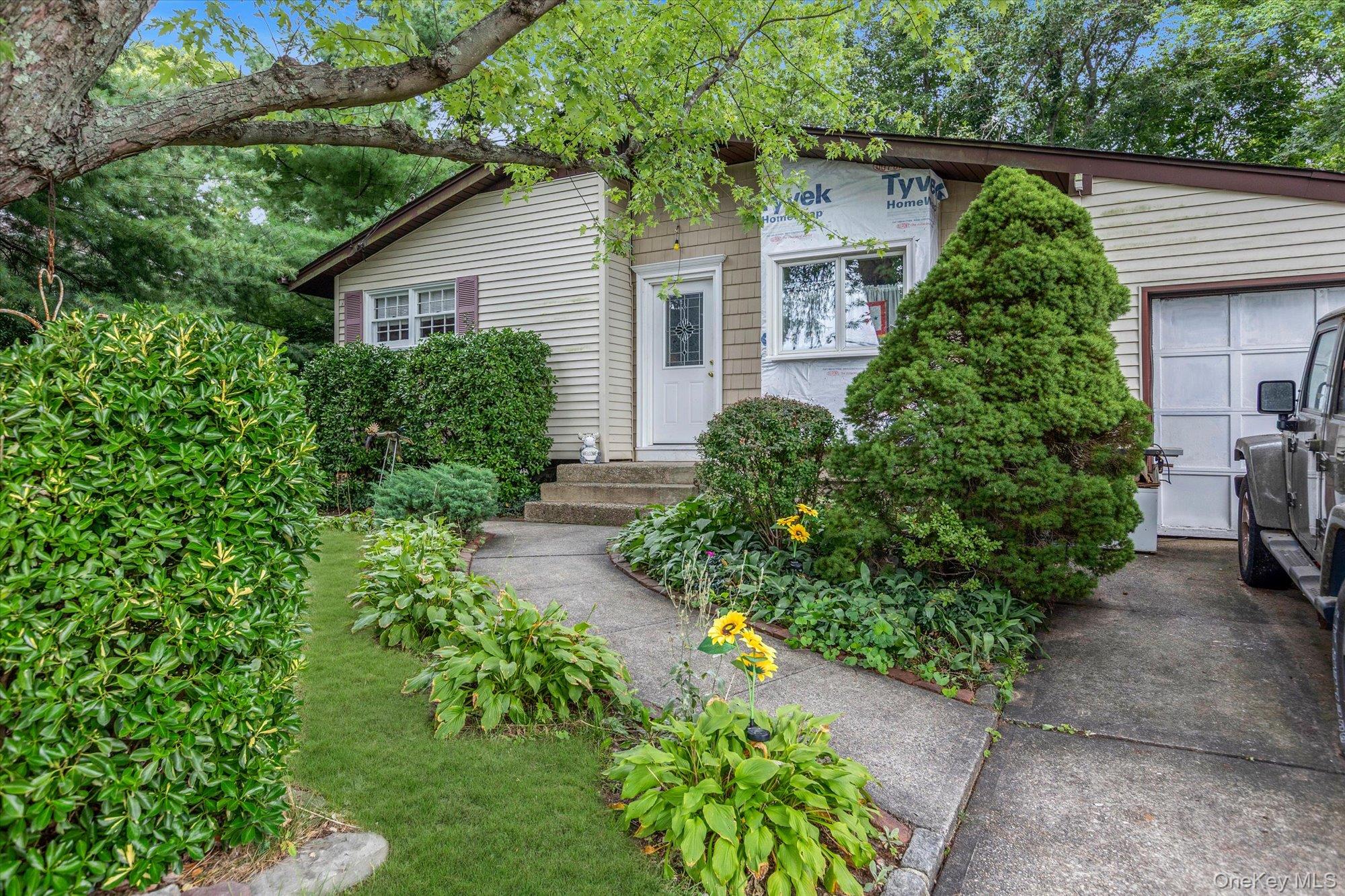 81 Lenore Lane, Farmingville NY 11738
