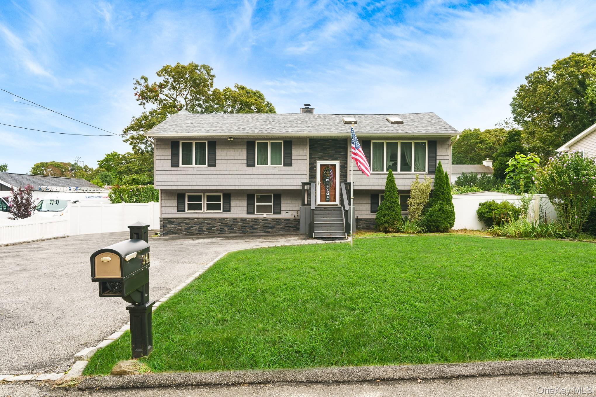 341 Avenue B, Ronkonkoma NY 11779