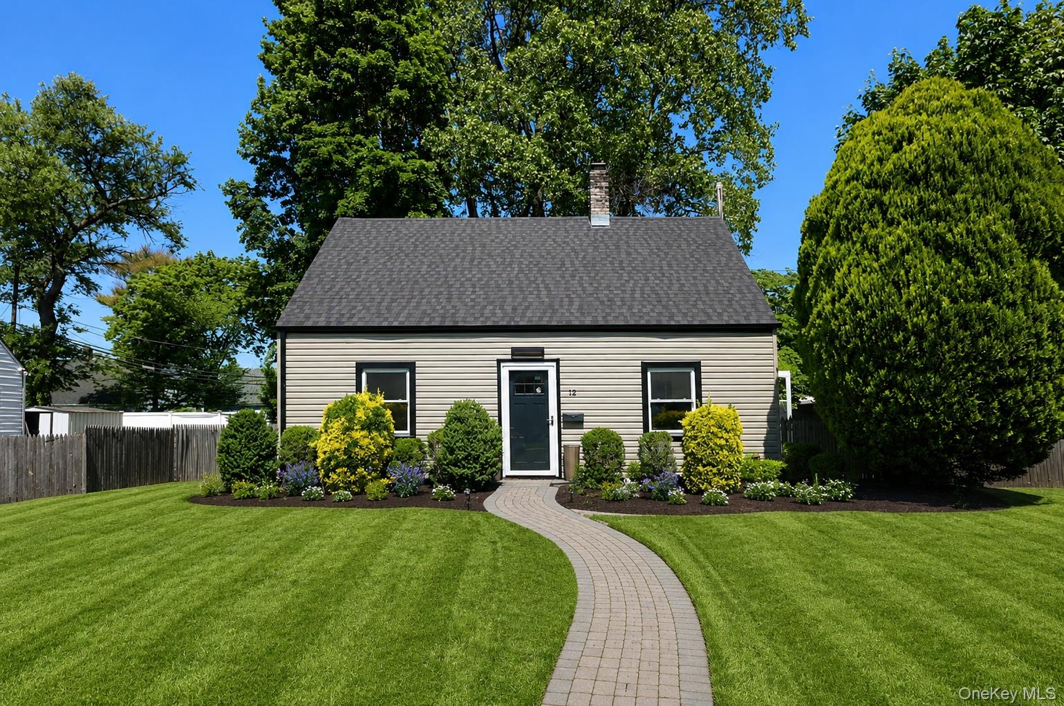 12 Garland, Westbury NY 11590