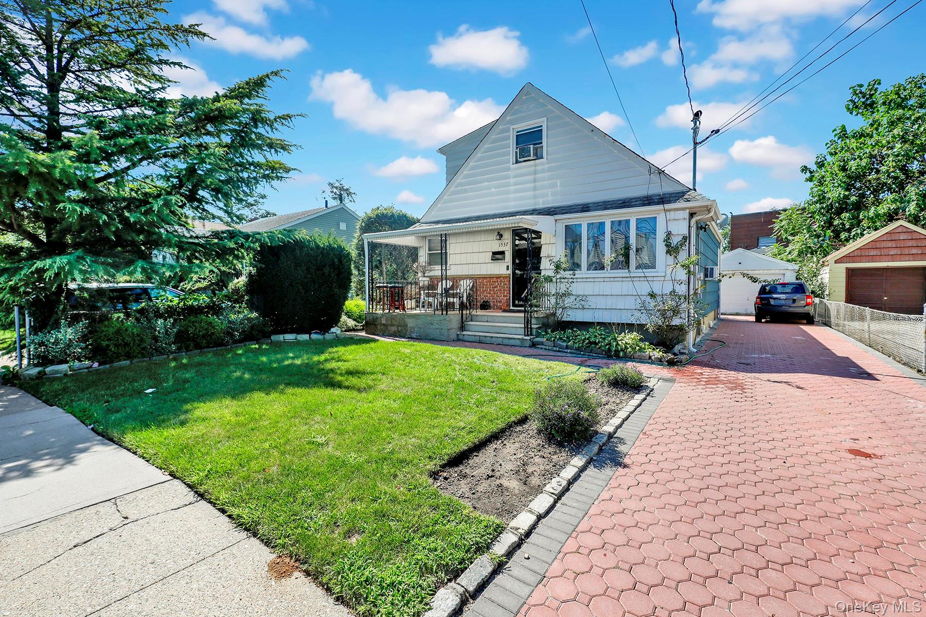 1537 Madison Street, Elmont NY 11003