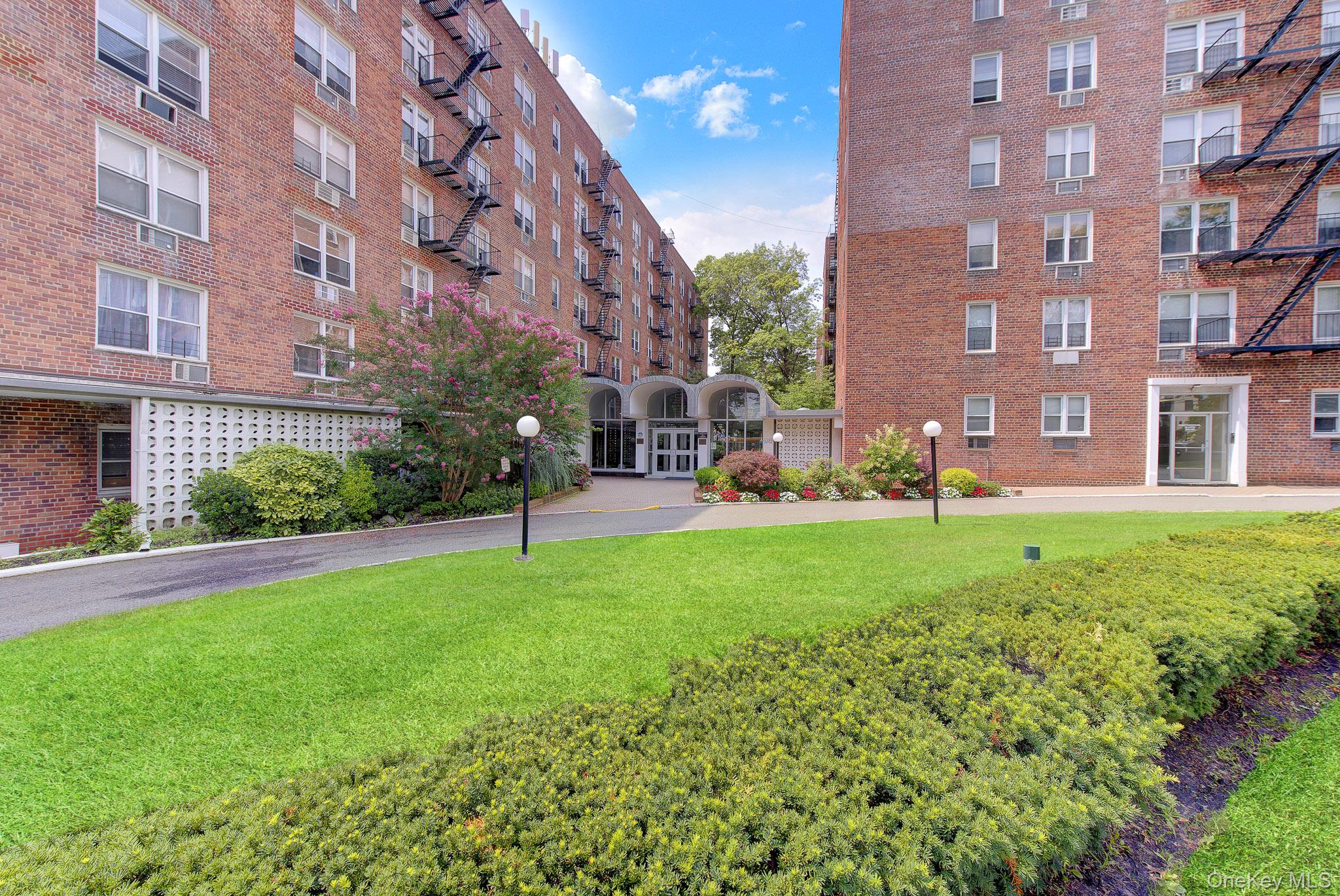 54-40 Little Neck Parkway Unit 6G, Little Neck NY 11362