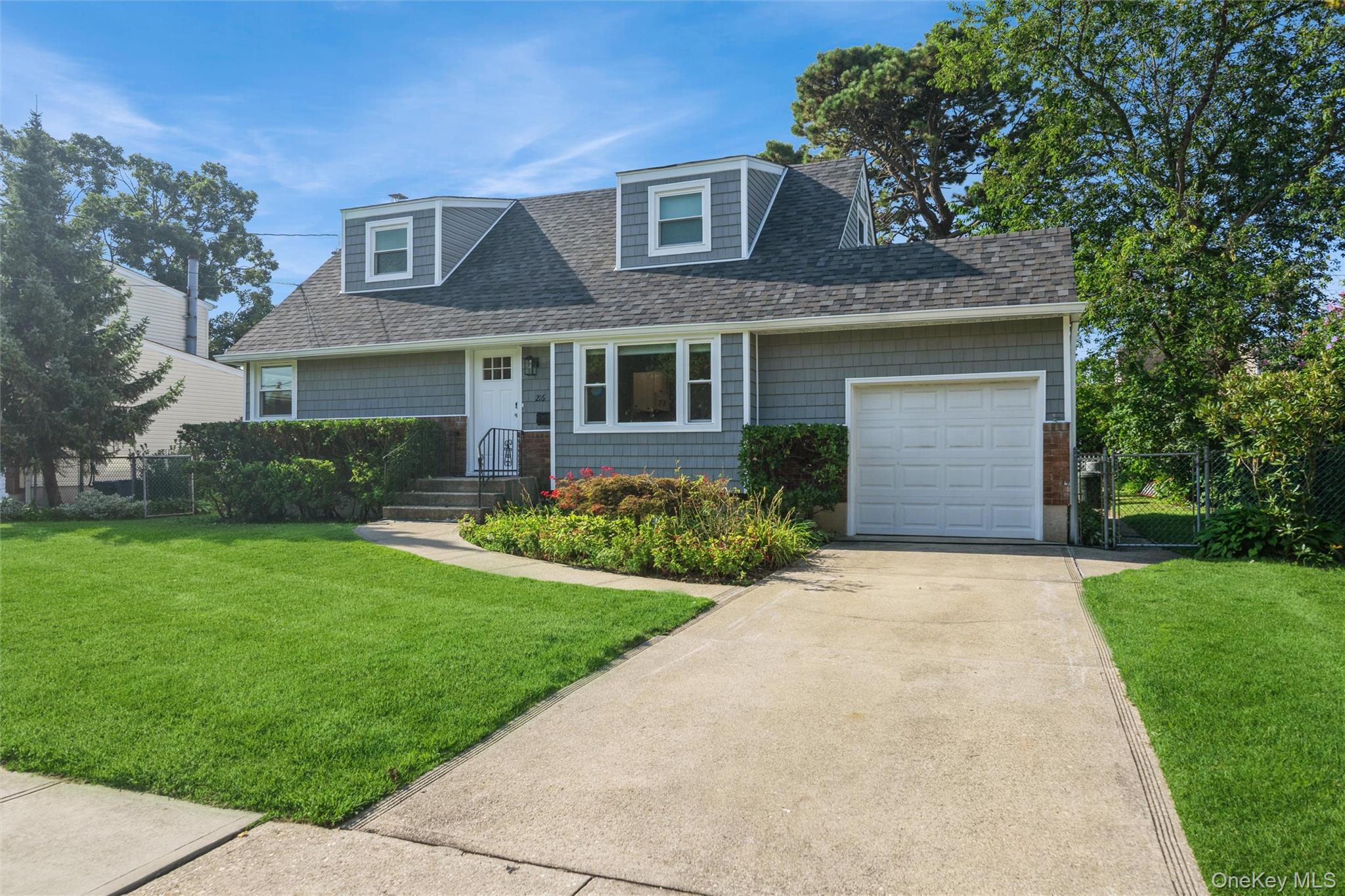 216 N Hawthorne Street, Massapequa NY 11758