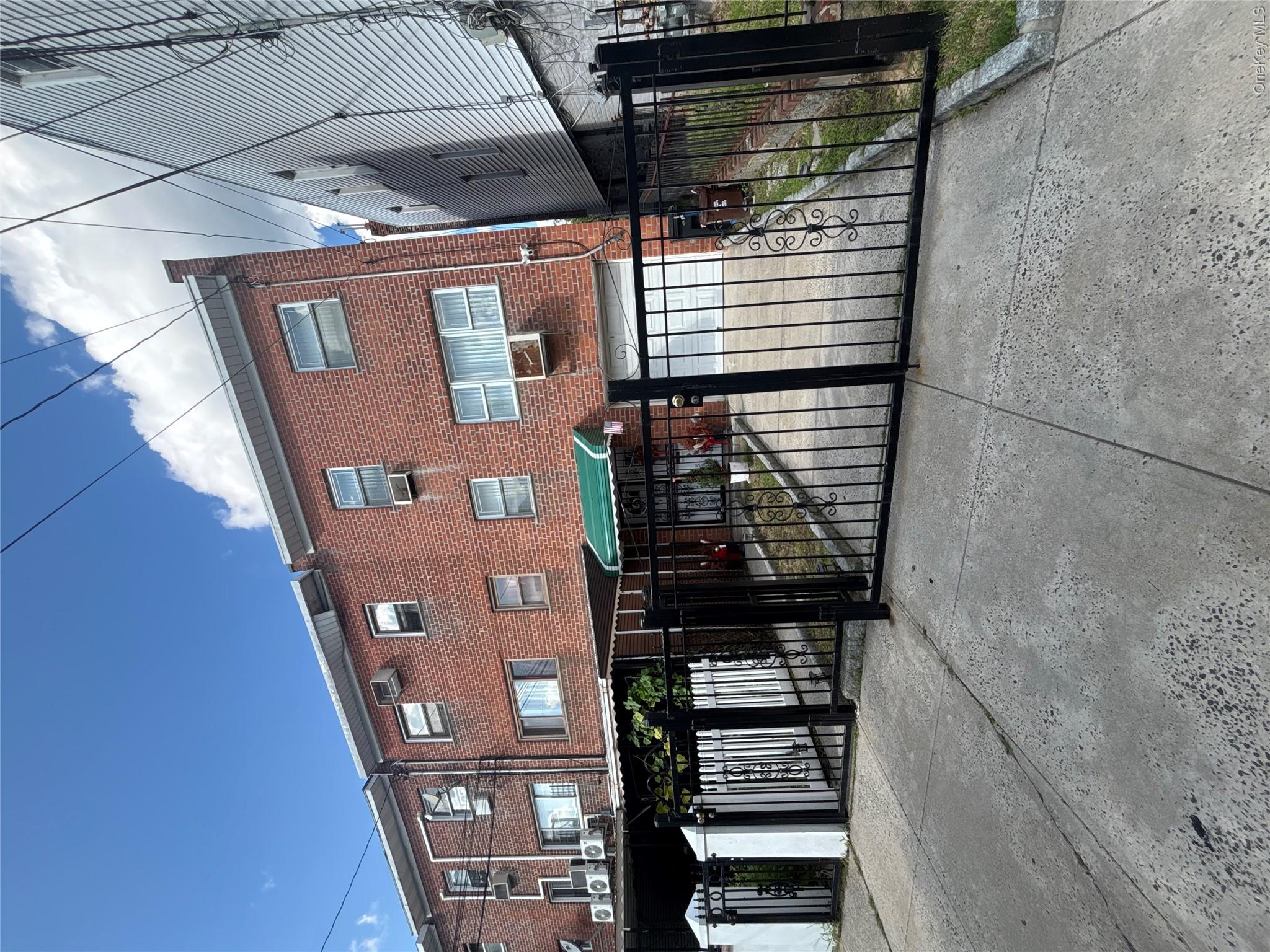 939 E 229th Street, Bronx NY 10466