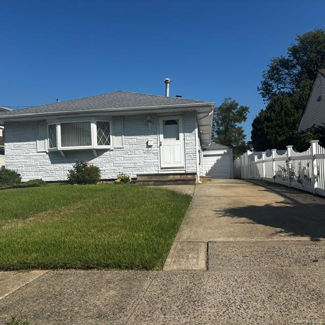66 E Neptune Avenue, Lindenhurst NY 11757