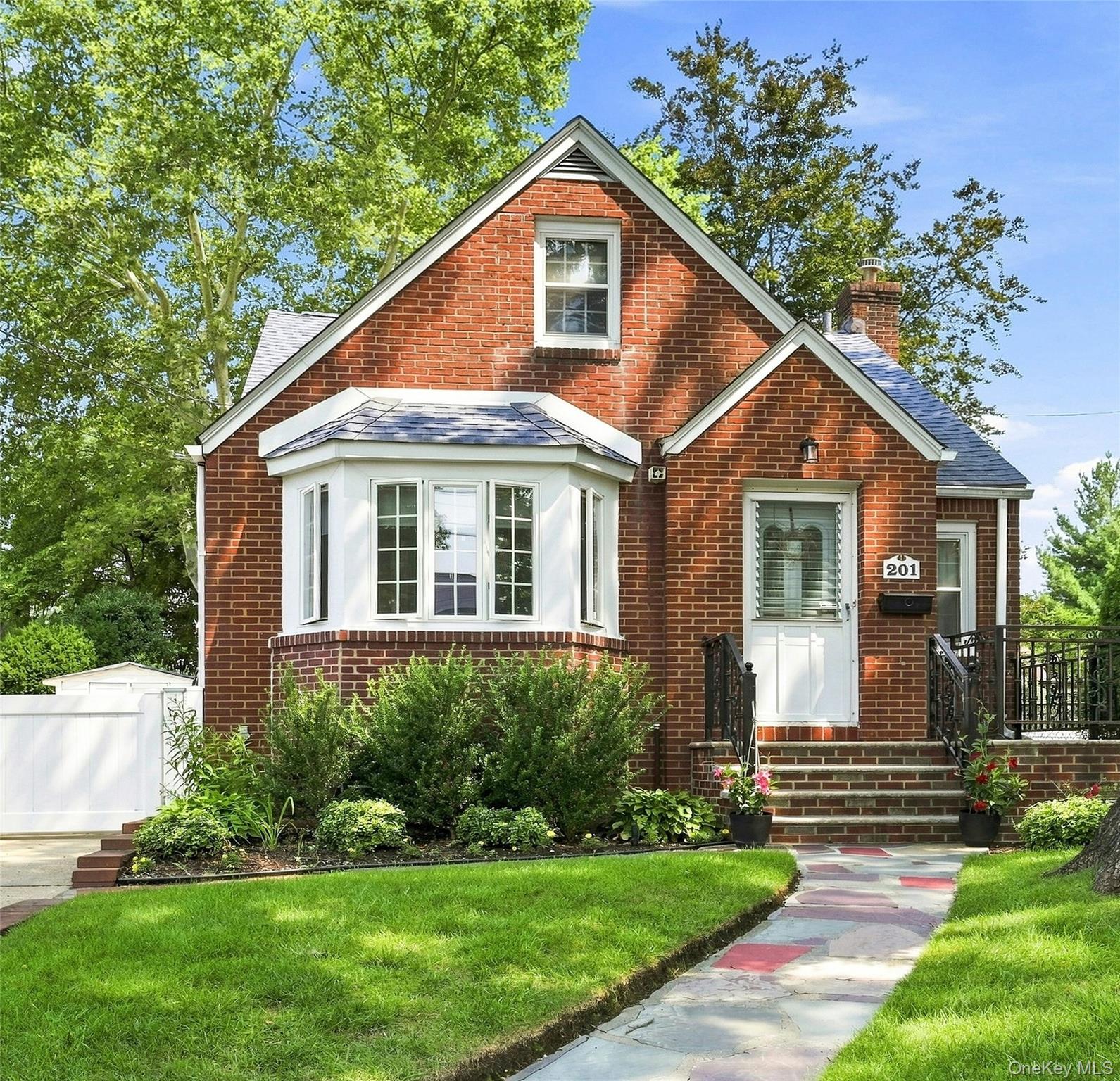201 E Chester Street, Valley Stream NY 11580