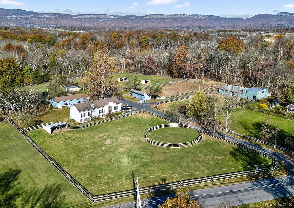 99 Dusinberre Road, Gardiner NY 12525