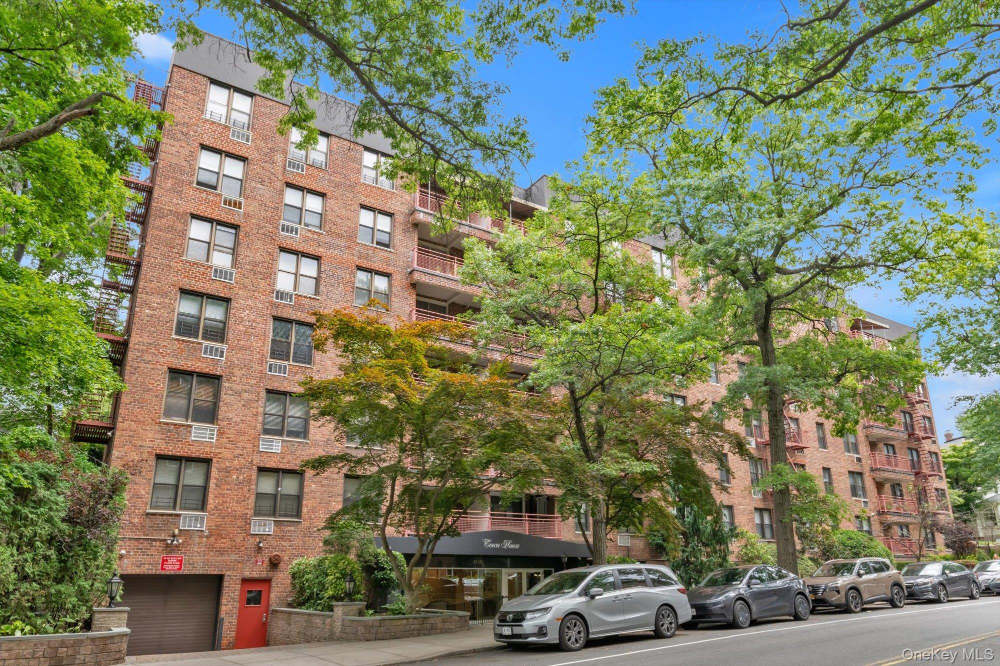 43-25 Douglaston Parkway Unit #2-G, Douglaston NY 11363