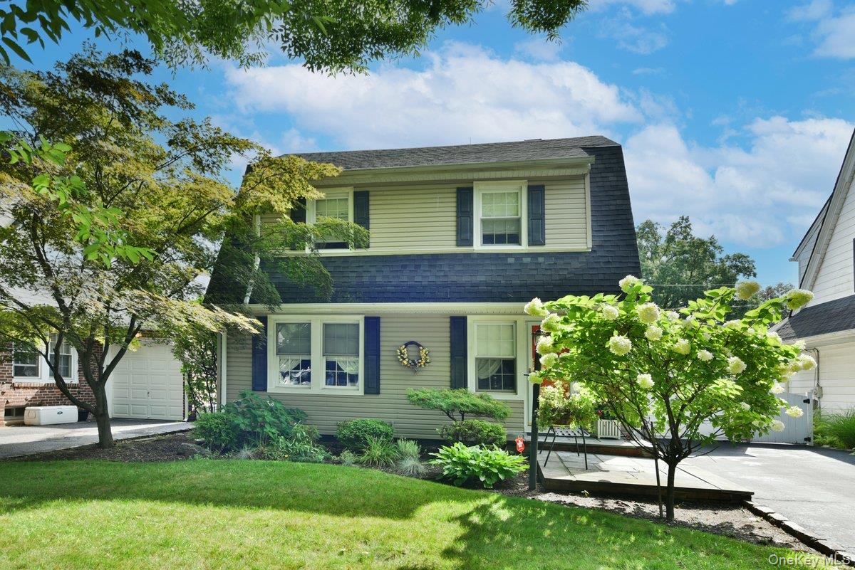 154 Argyle Road, Stewart Manor NY 11530