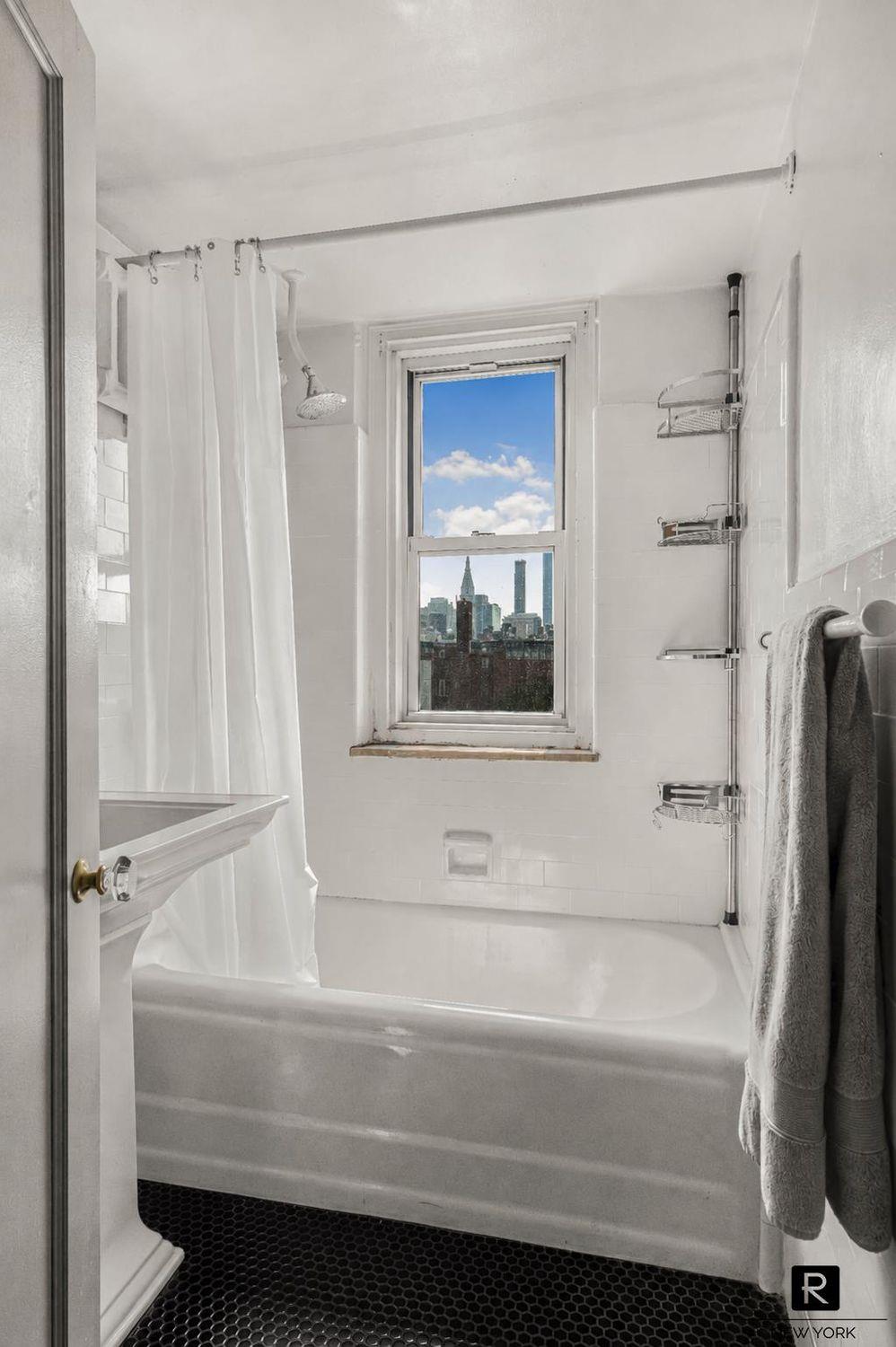 365 West 20th Street Unit 10-A, Manhattan NY 10011