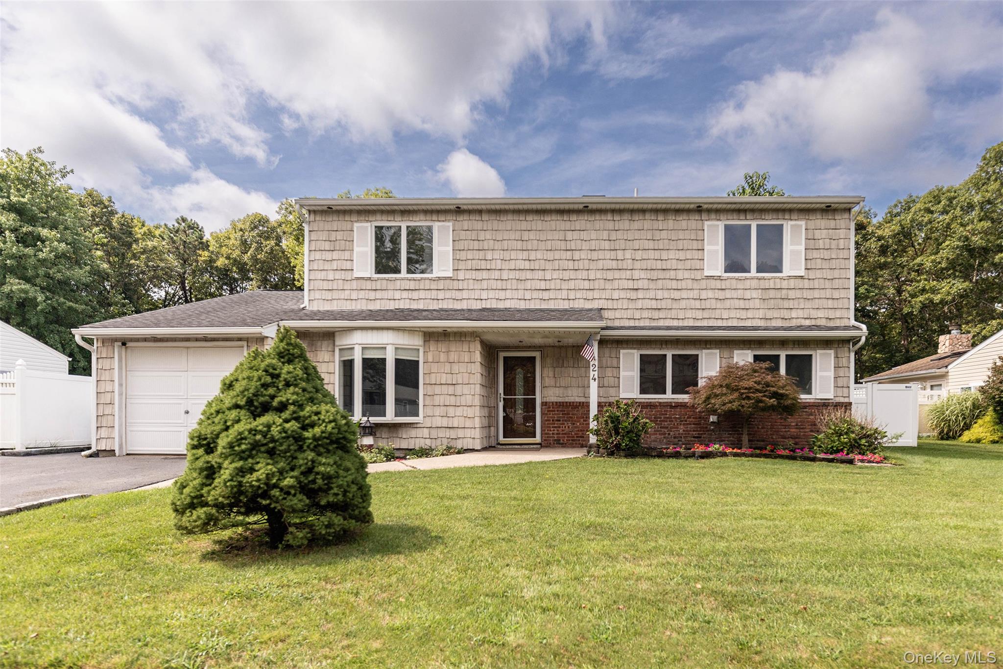 24 Gainsborough Road, Holbrook NY 11741