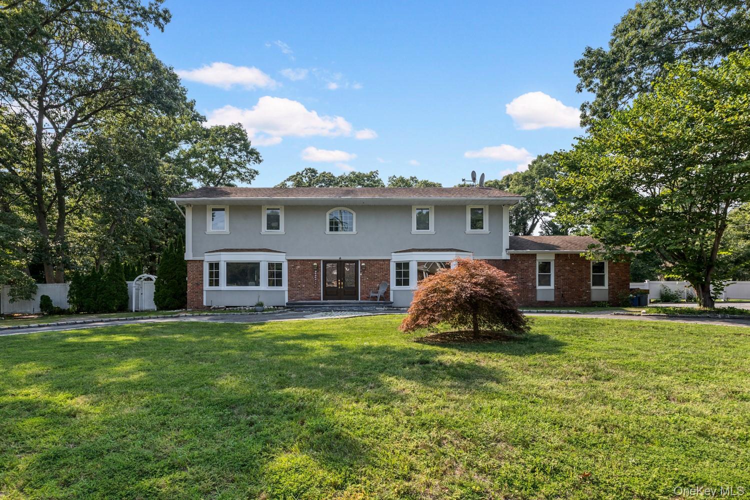 1 Whispering Court, Dix Hills NY 11746